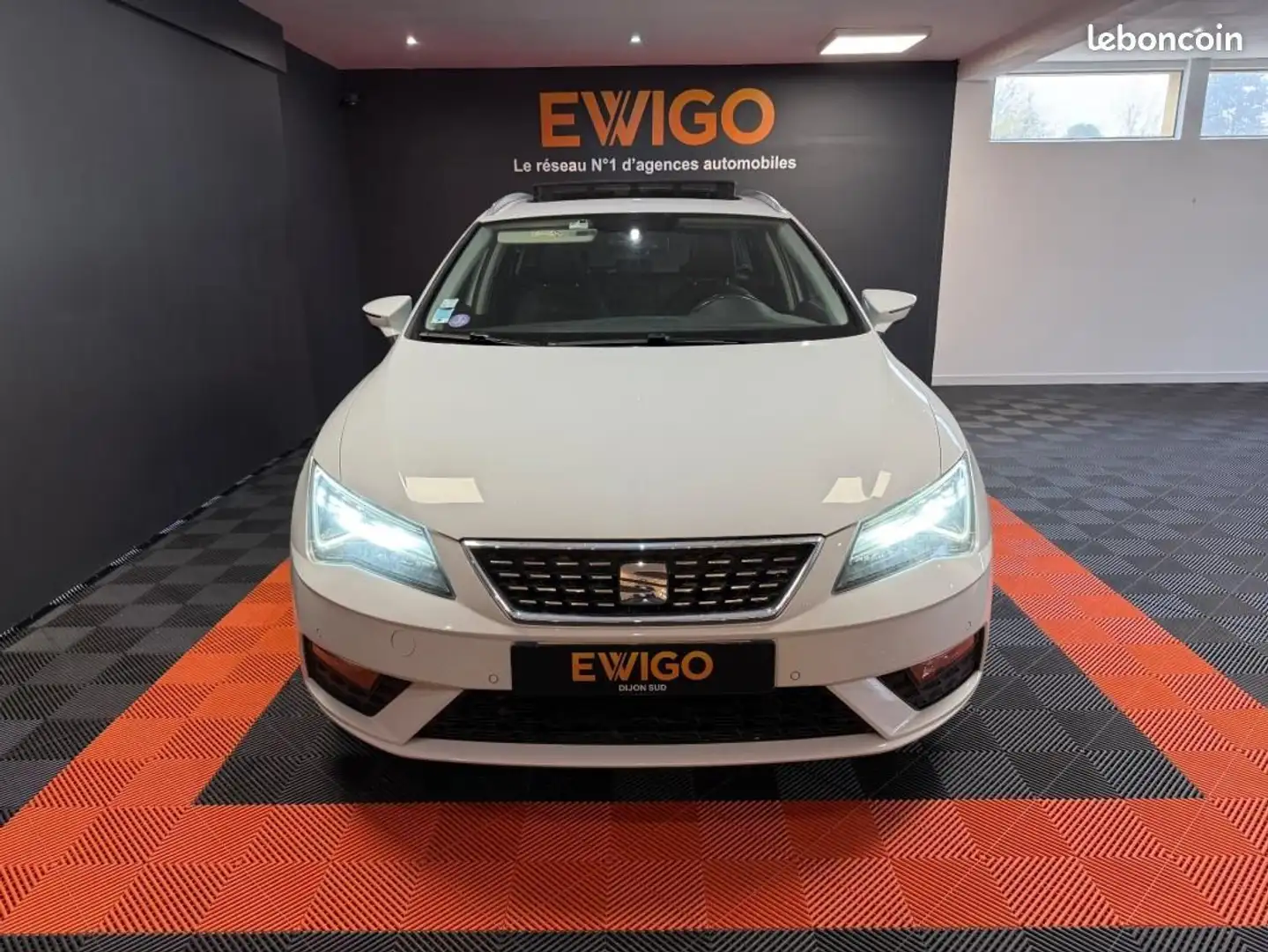 SEAT Leon 1.4 TSI 150 ACT XCELLENCE START-STOP %2B TOIT OUVRANT Blanc - 2