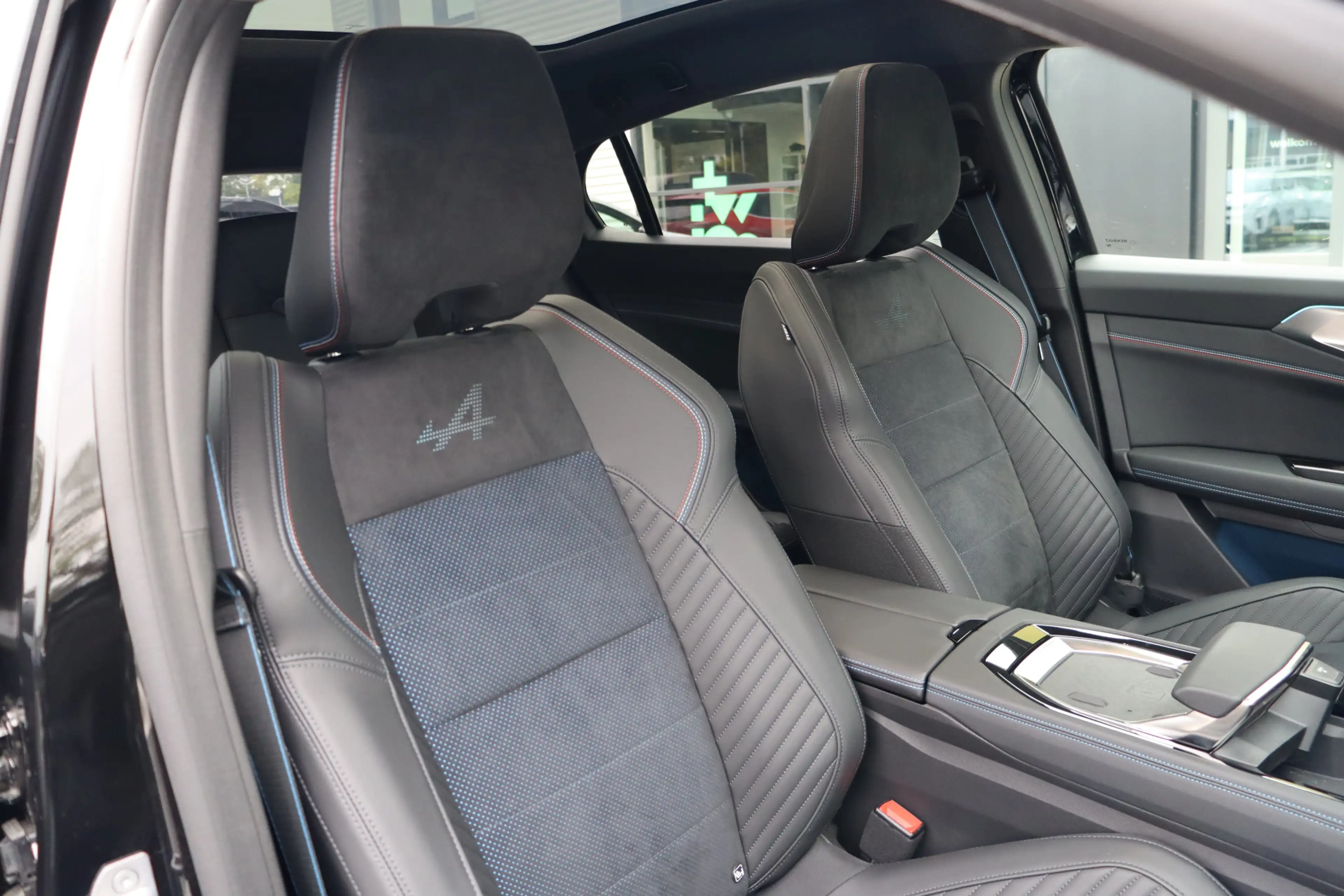 Renault Rafale 1.2 E-Tech 4x4 plug-in hybrid 300 atelier Alpine | — photo 12