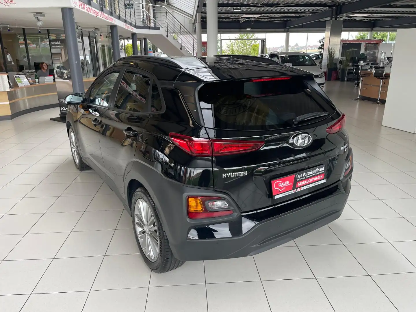Hyundai KONA 1.6 T-GDI AT Trend 4WD + Klima + PDC hinten Schwarz - 2