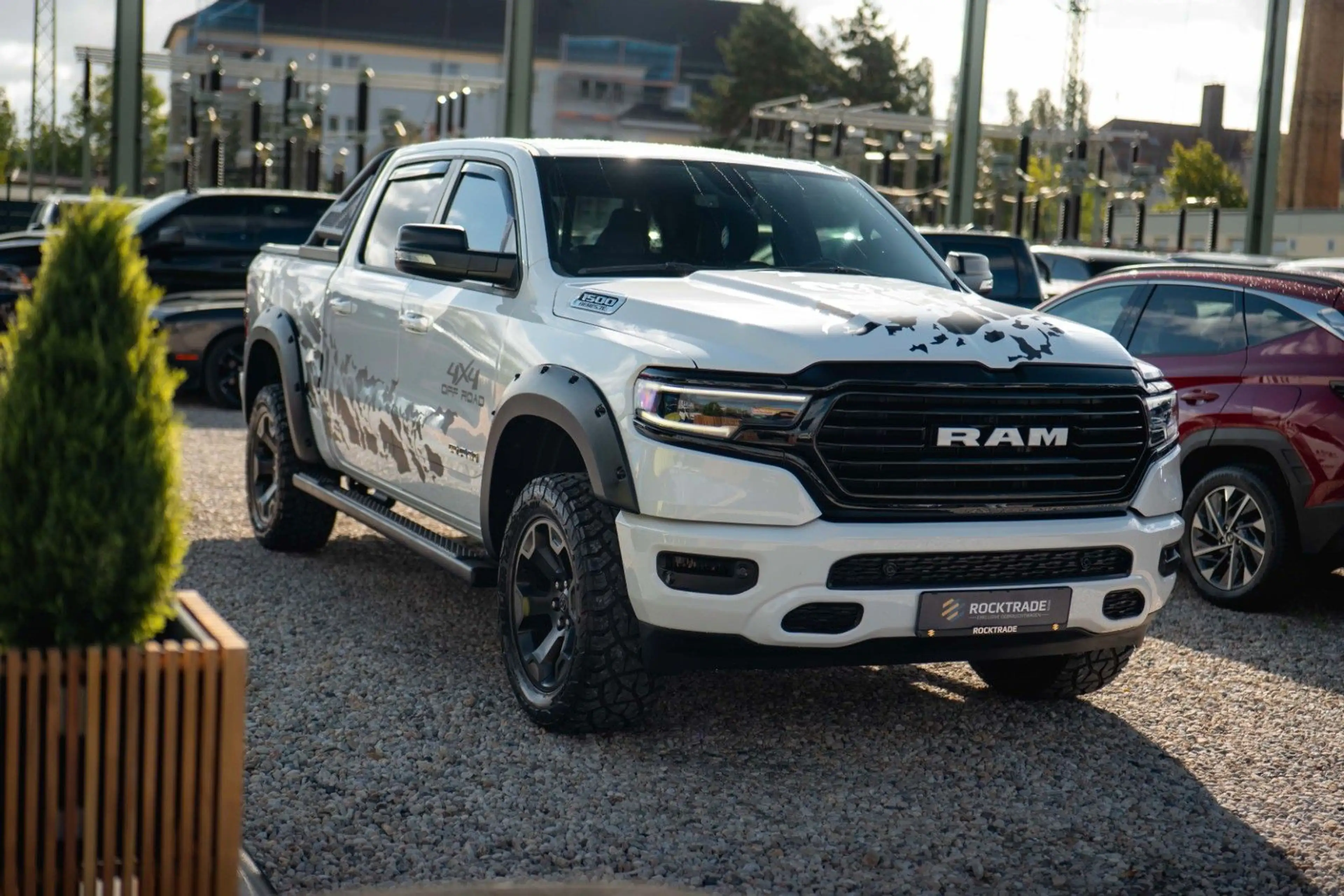 Dodge RAM 5.7 V8 HEMI 4x4 OFFROAD Night-Paket Limited — photo 3