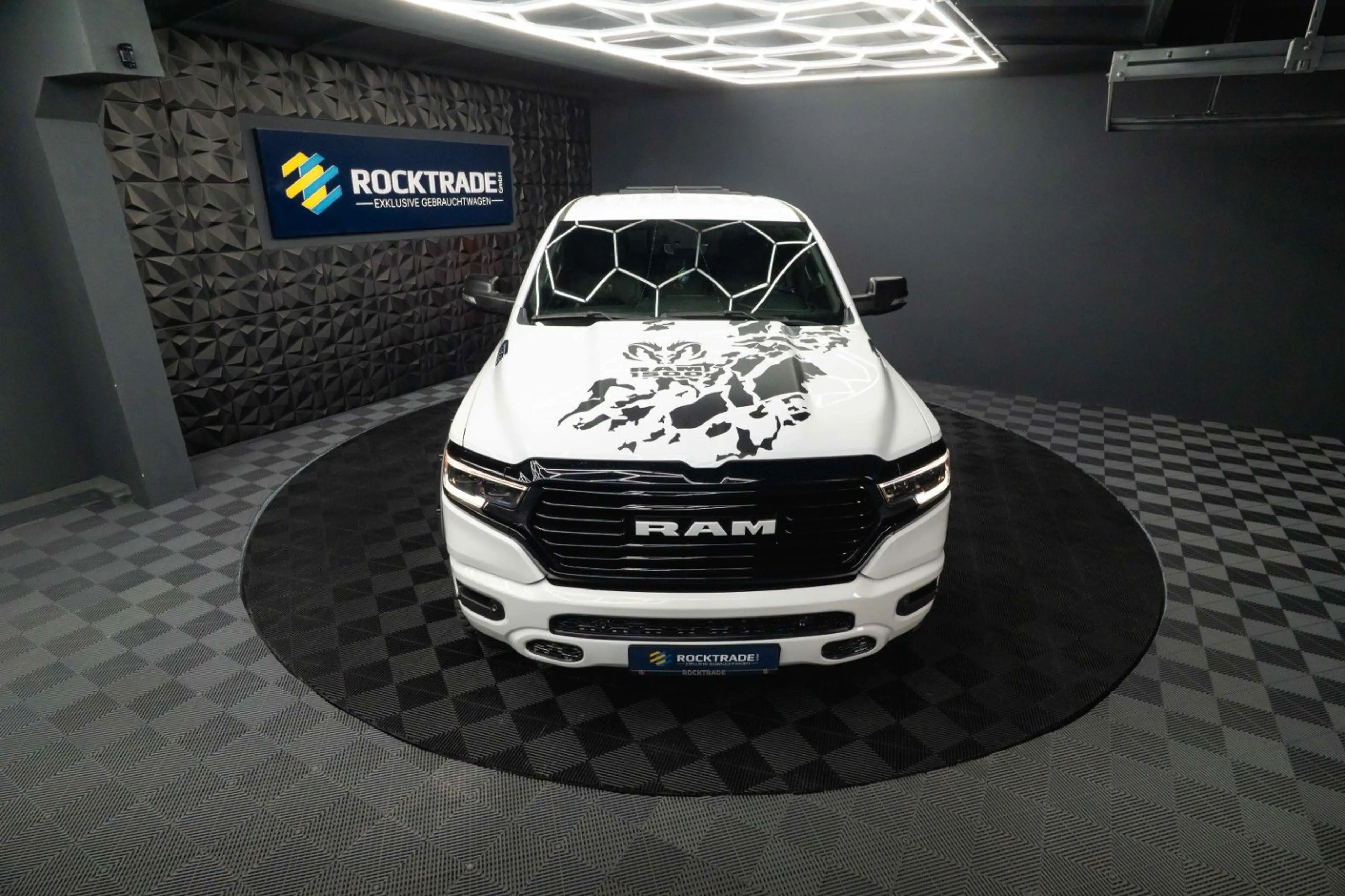 Dodge RAM 5.7 V8 HEMI 4x4 OFFROAD Night-Paket Limited — photo 10