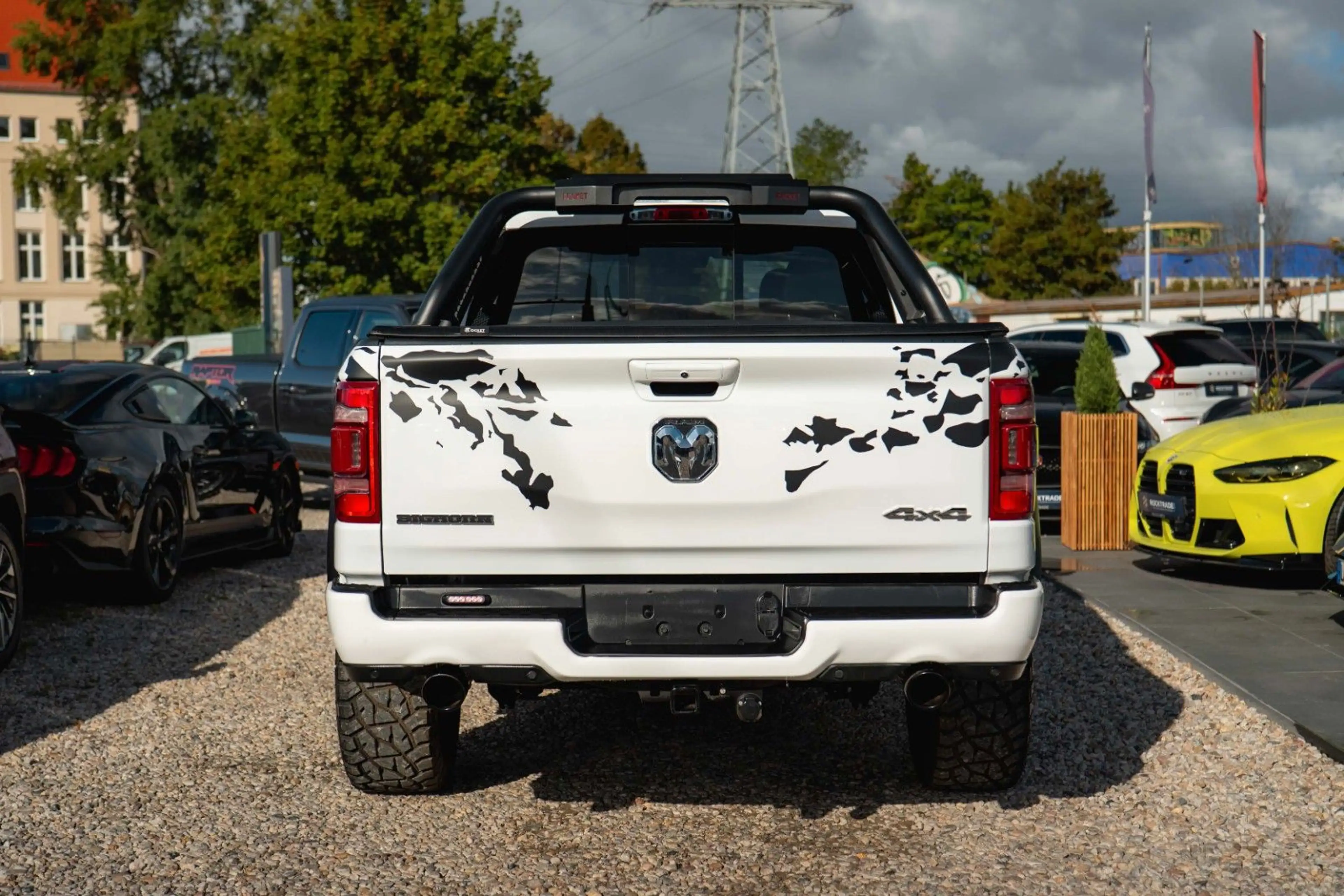 Dodge RAM 5.7 V8 HEMI 4x4 OFFROAD Night-Paket Limited — photo 5