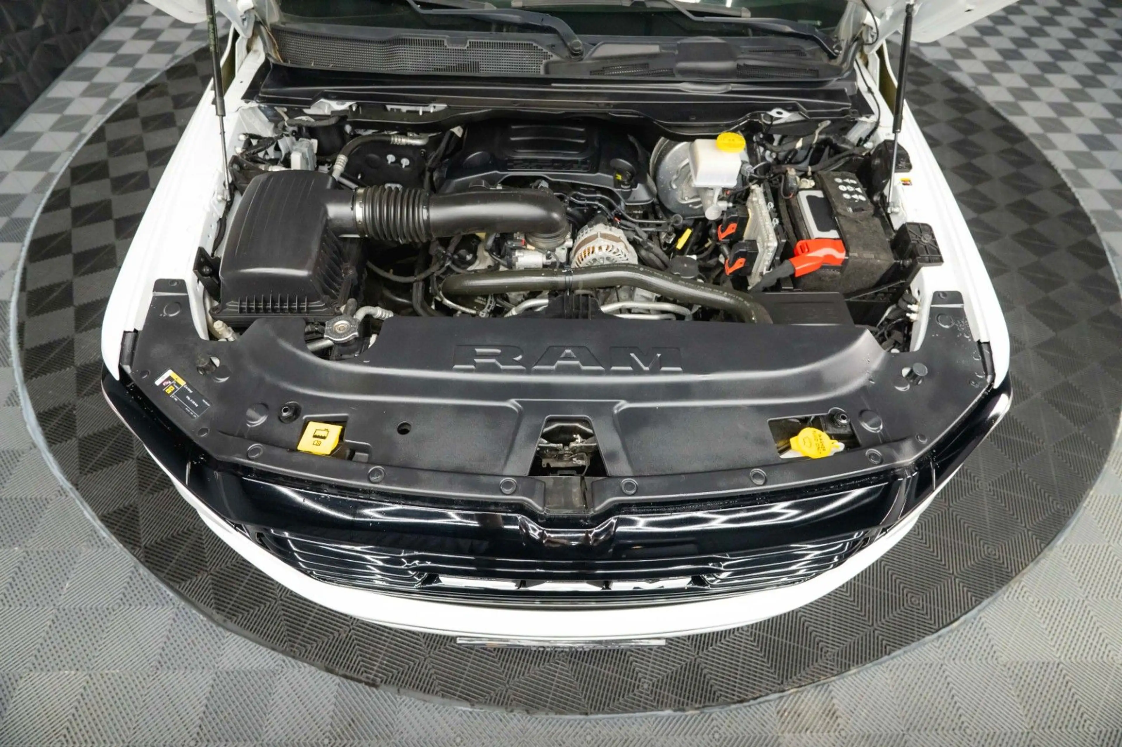 Dodge RAM 5.7 V8 HEMI 4x4 OFFROAD Night-Paket Limited — photo 11