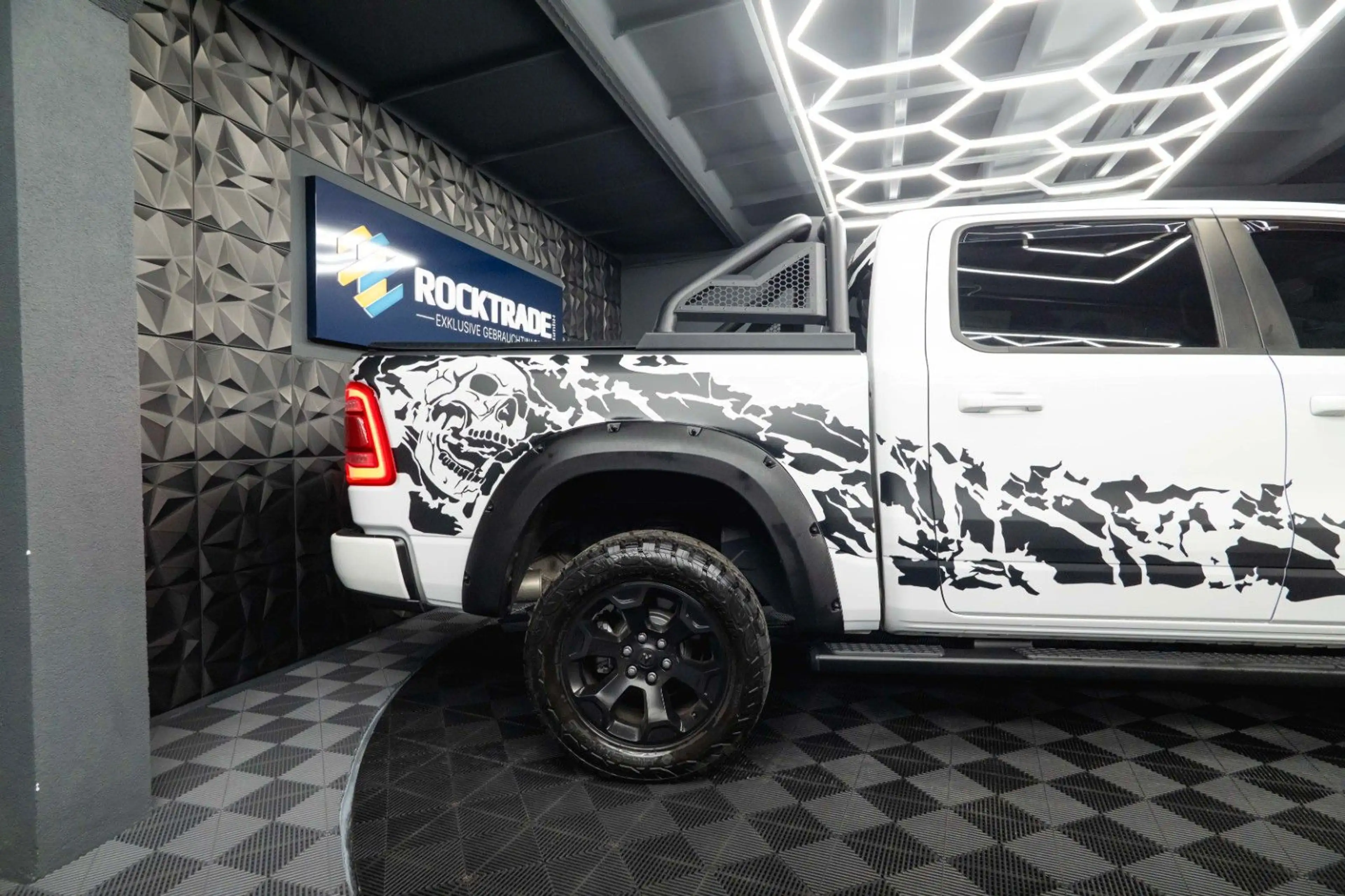 Dodge RAM 5.7 V8 HEMI 4x4 OFFROAD Night-Paket Limited — photo 15