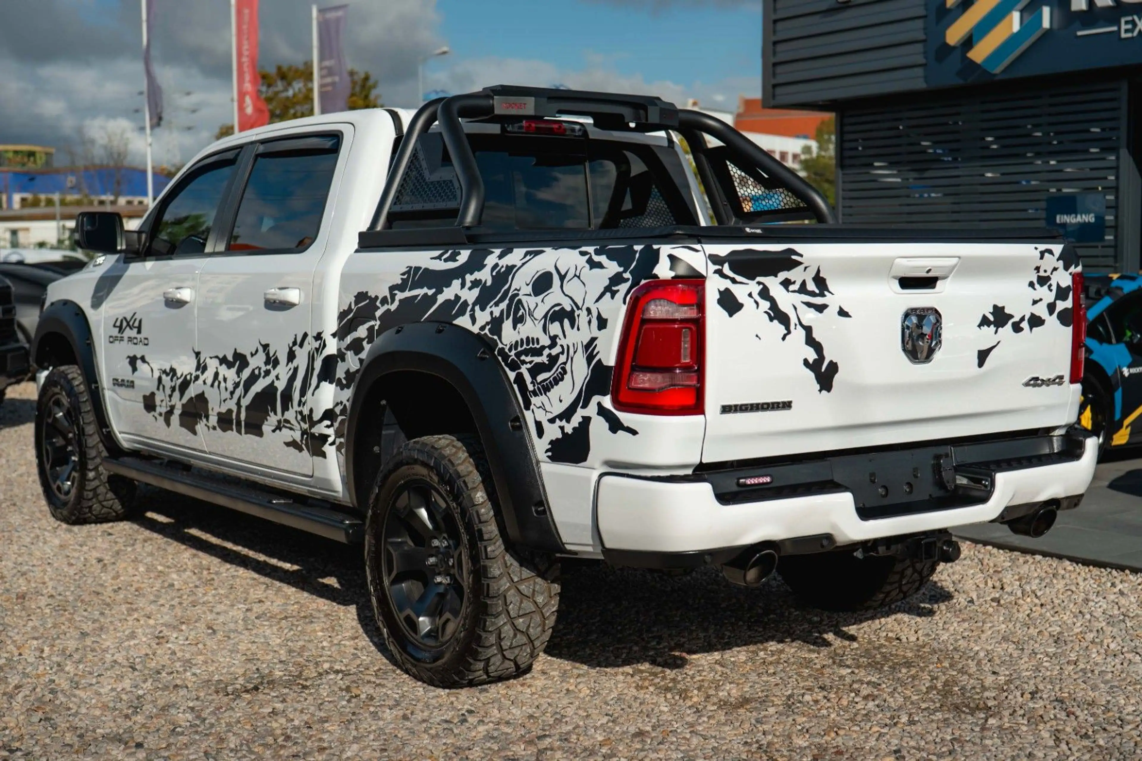 Dodge RAM 5.7 V8 HEMI 4x4 OFFROAD Night-Paket Limited — photo 6