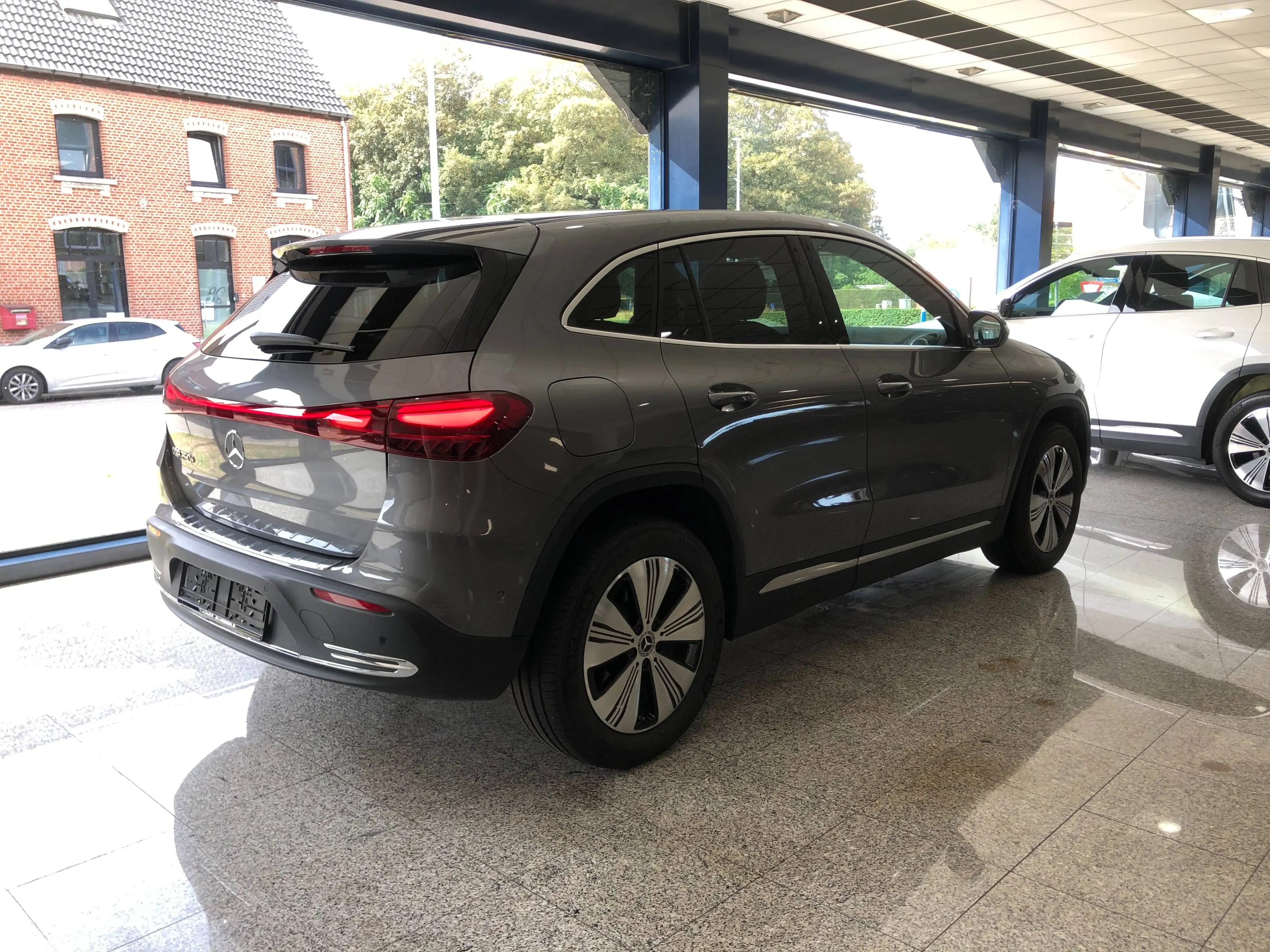 Mercedes-Benz EQA 250 EQA 250+ 70,5 kW accu, Business Line, Sfeerverlichting, Winter pack, Camera, Carplay — photo 2