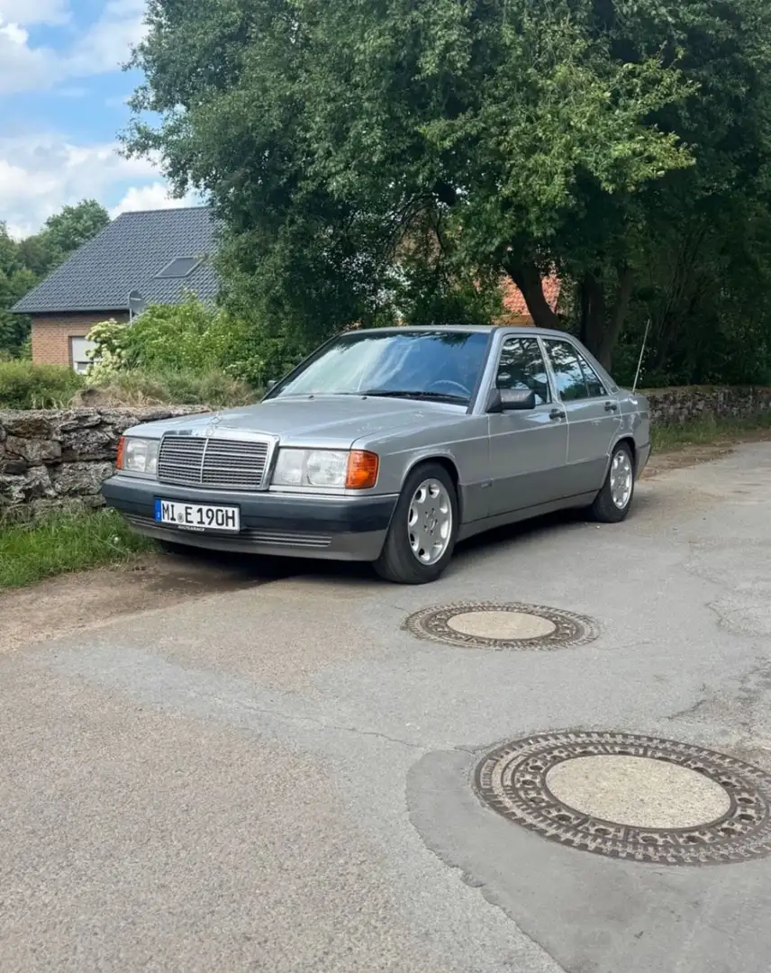 Mercedes-Benz 190 E 1.8 Sportline 5 Gang TÜV AU NEU 8 / 2027 - 1