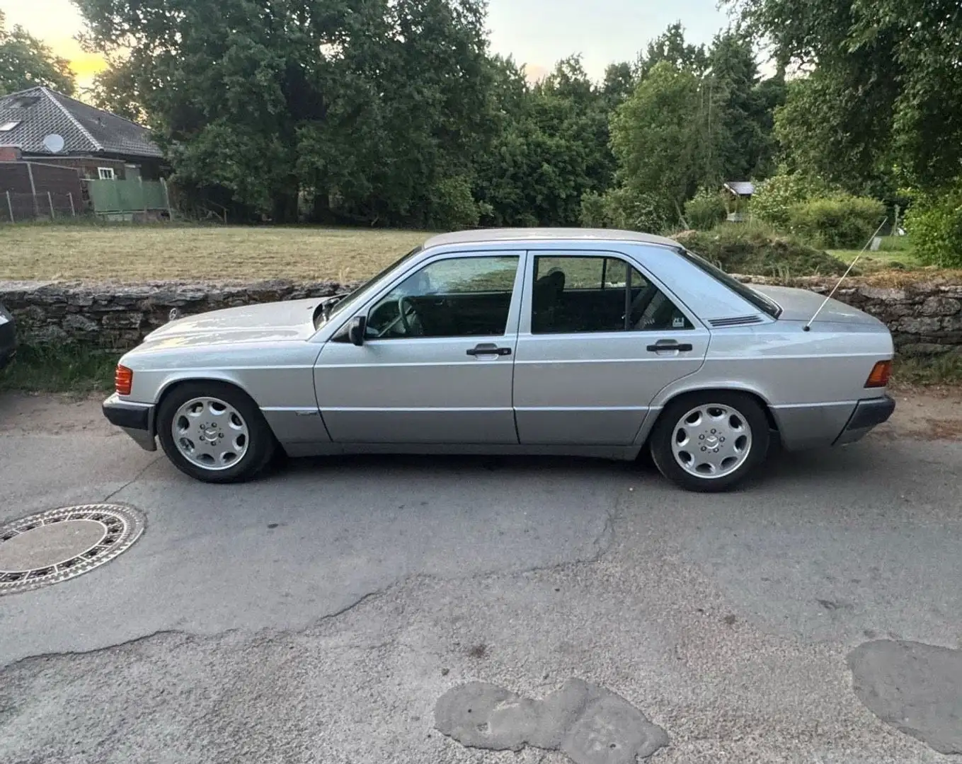 Mercedes-Benz 190 E 1.8 Sportline 5 Gang TÜV AU NEU 8 / 2027 - 2
