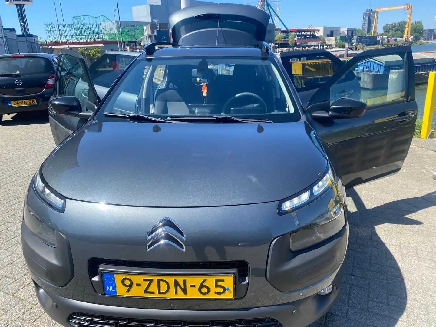 Citroen C4 Cactus C4 Cactus 1.2 PureTech Shine Grijs - 1