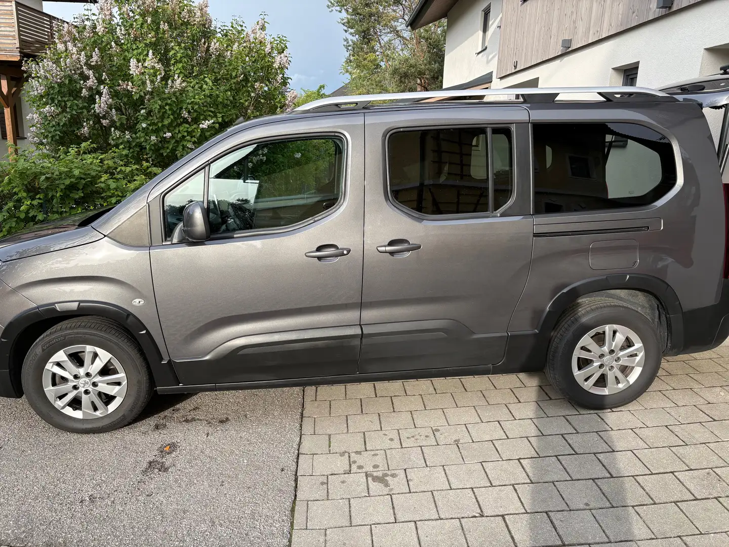 Peugeot Rifter Rifter 1,5 BlueHDI 130 S Grau - 1