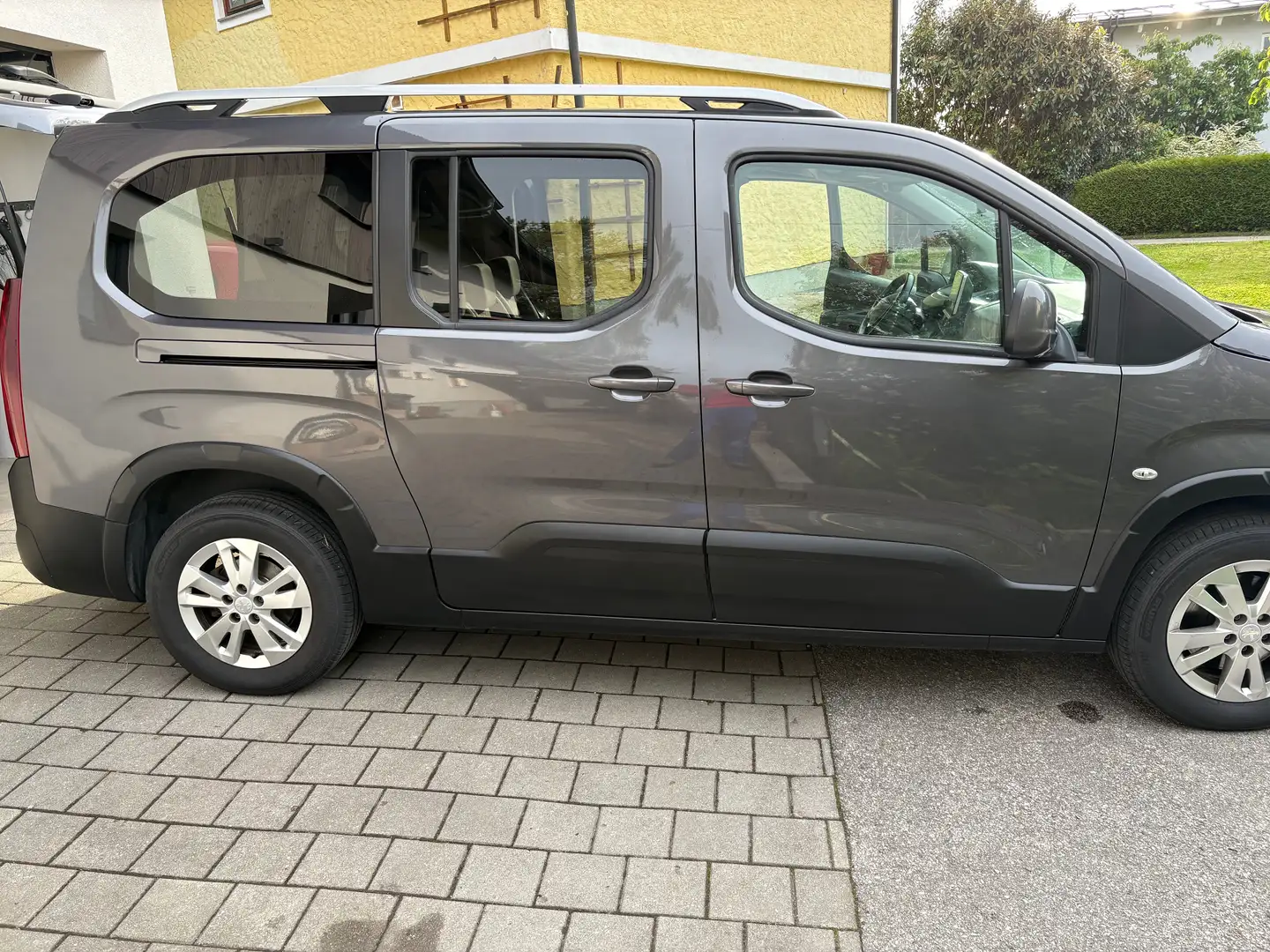 Peugeot Rifter Rifter 1,5 BlueHDI 130 S Grau - 2