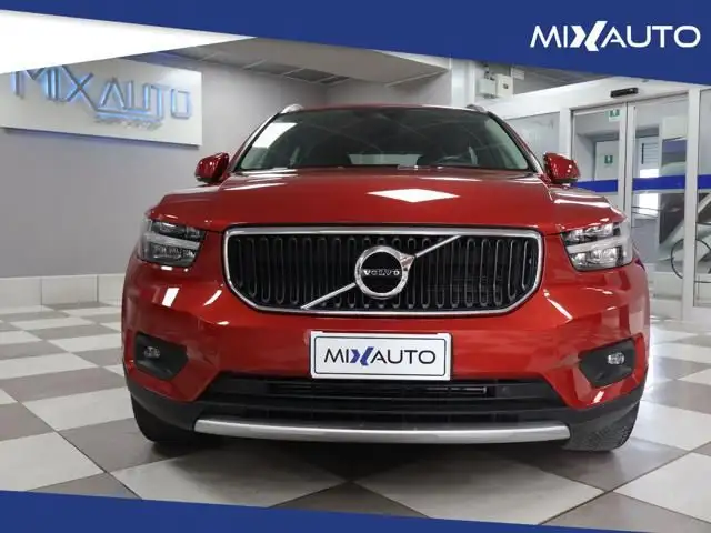 Volvo XC40 view 2