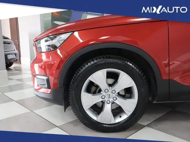 Volvo XC40 view 8