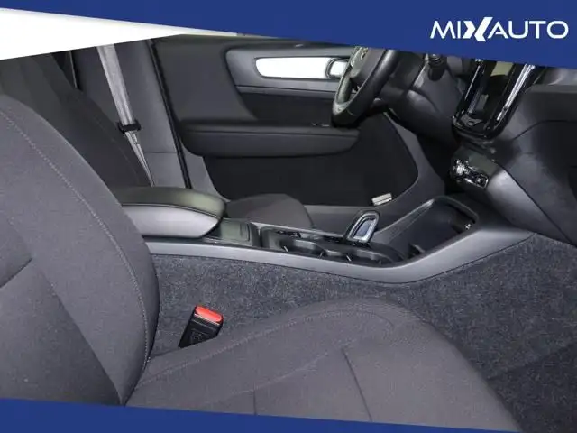 Volvo XC40 view 15