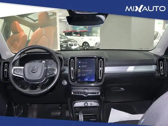Volvo XC40 view 11