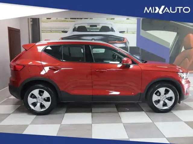 Volvo XC40 view 3