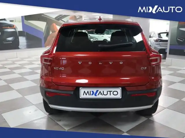 Volvo XC40 view 4
