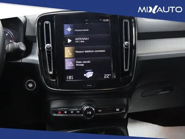Volvo XC40 view 14