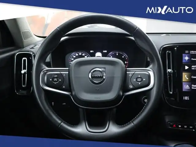 Volvo XC40 view 12