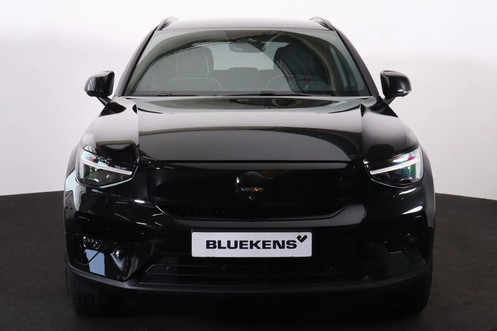 Volvo EX40 Plus Black Edition 70 kWh - IntelliSafe Assist & S Zwart - 2