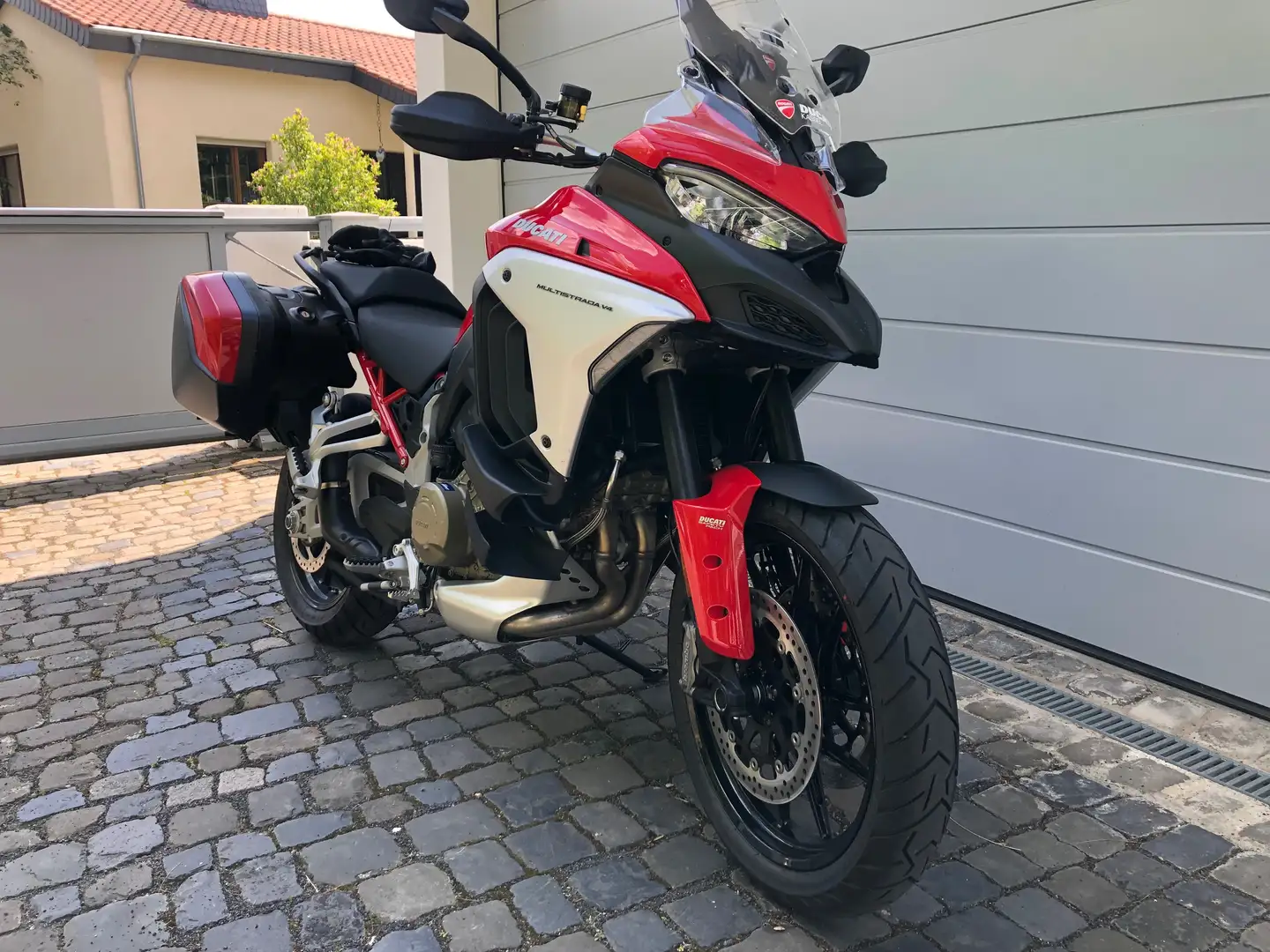 Ducati Multistrada V4 Roşu - 1