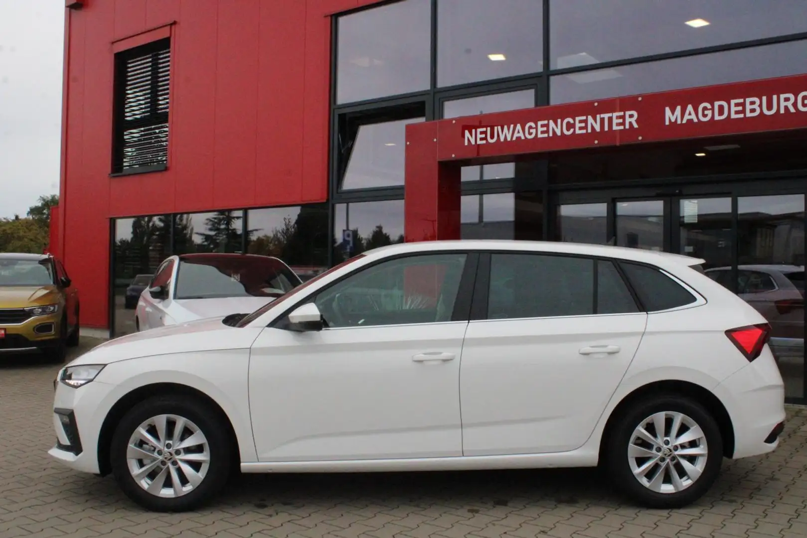 Skoda Scala 1.5TSI DSG TOP Selection*5.-J.GAR*LED*KAMERA*SHZ*V Bílá - 2