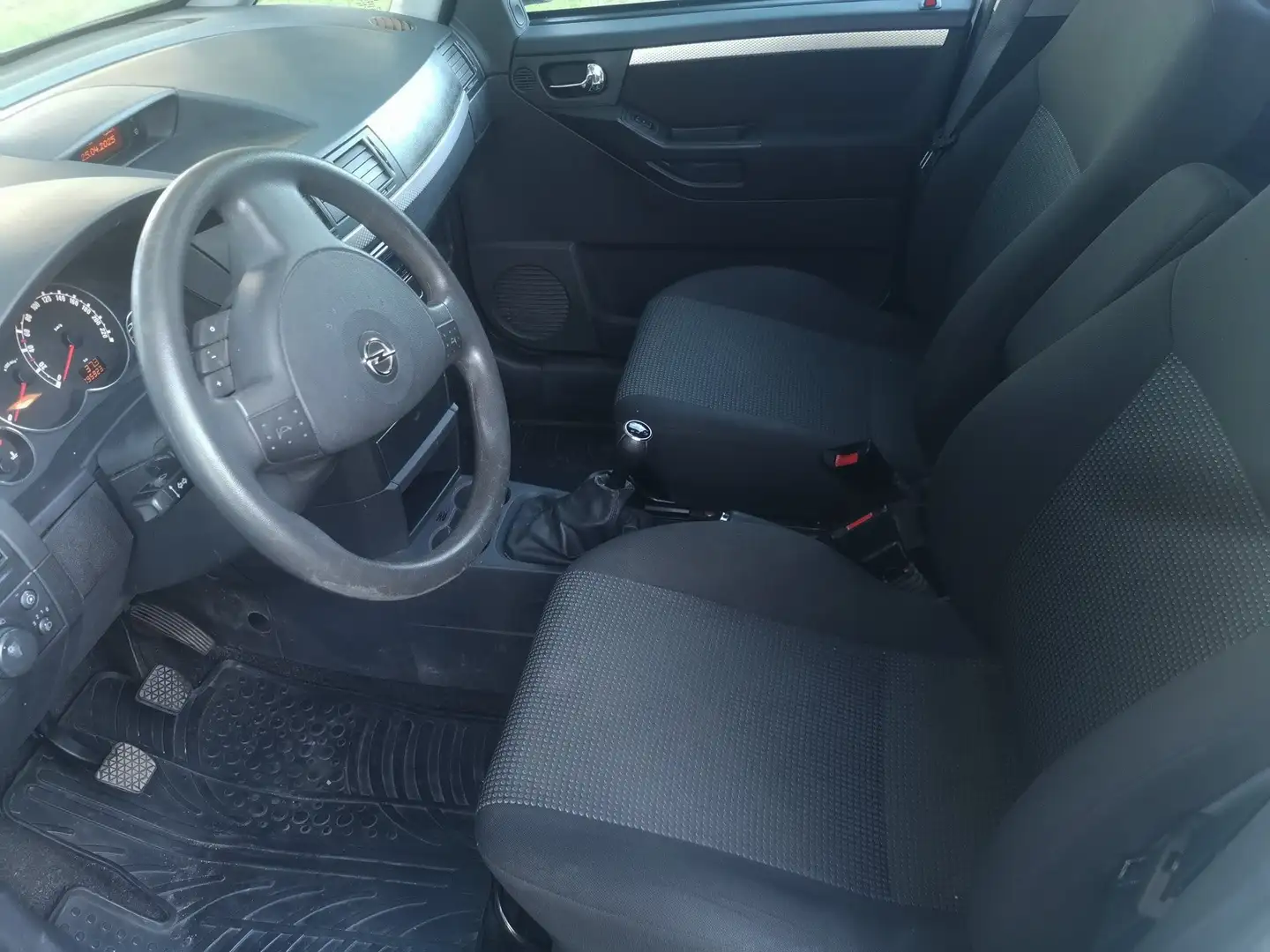Opel Meriva Meriva 1.6 Minivan nur 96.000 km TÜV NEU BJ2010 Weiß - 2