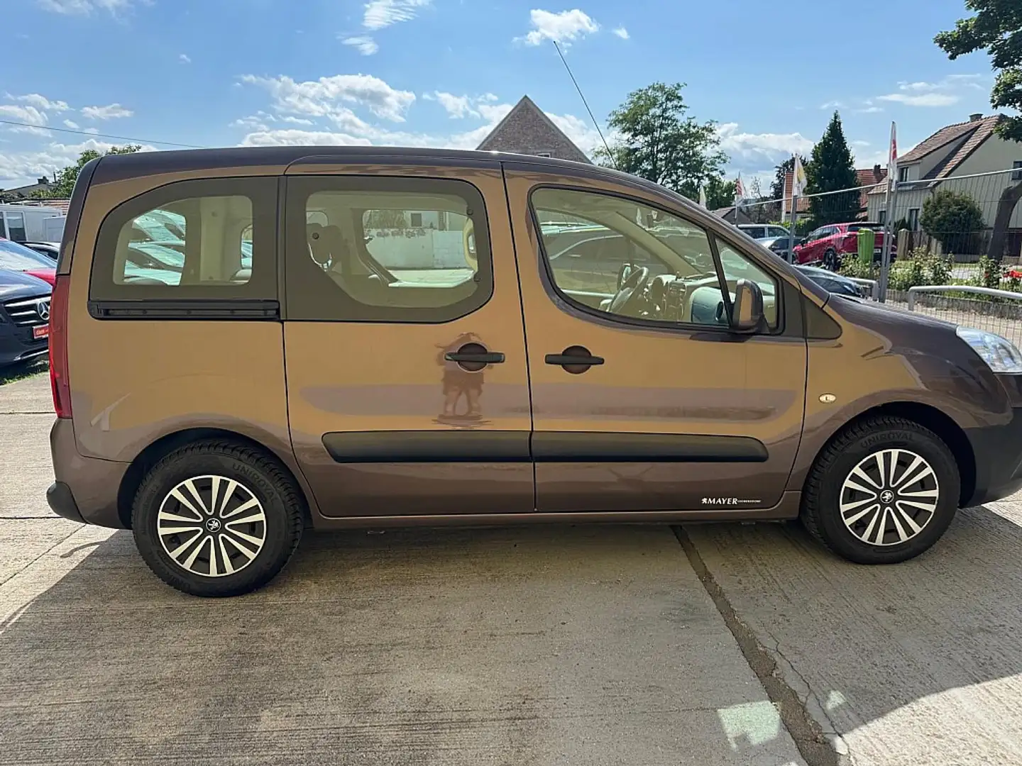 Peugeot Partner Tepee Lion Edition 1,6 e-HDi 92 FAP Bruin - 2