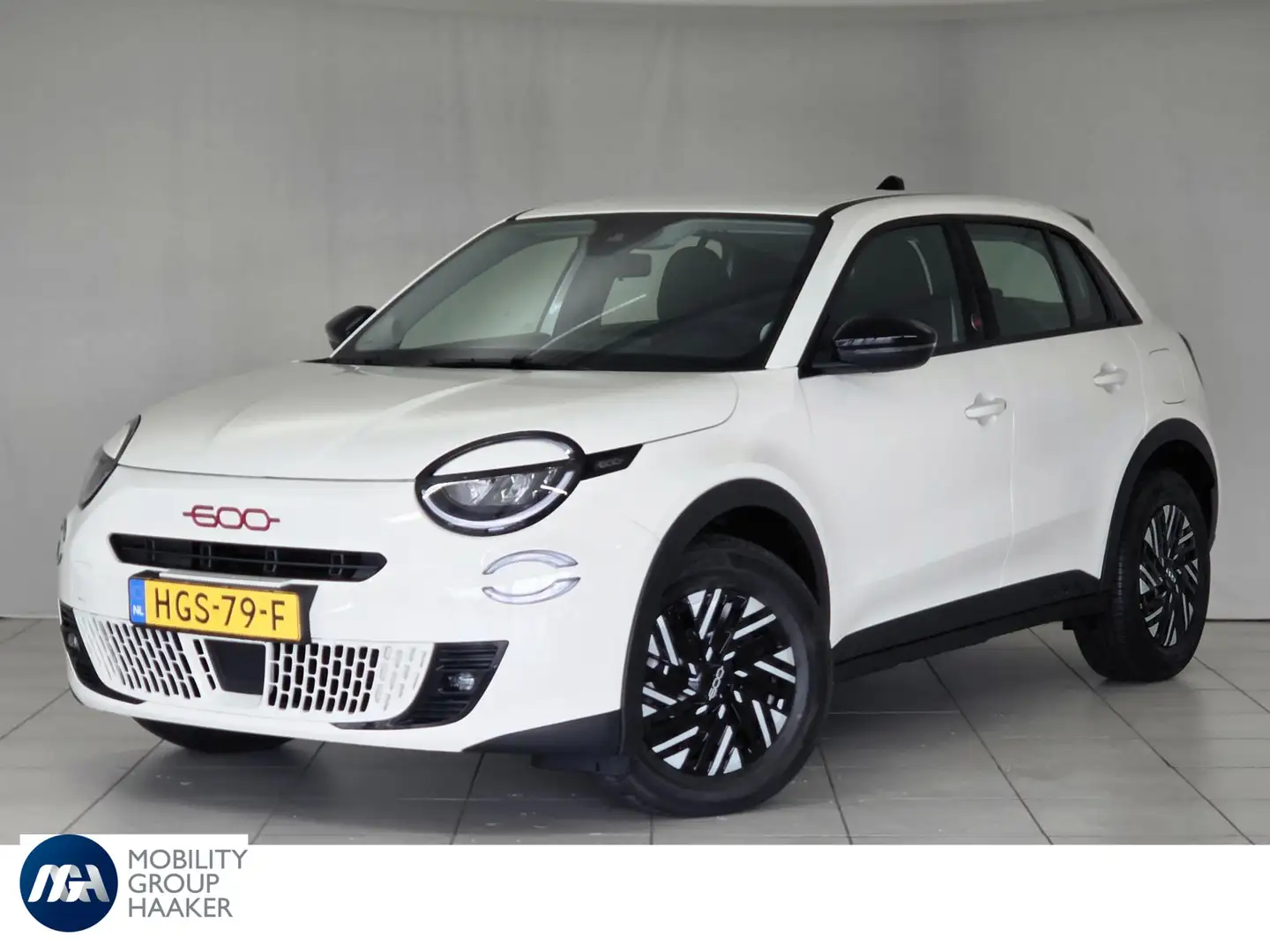 Fiat 600e RED 54 kWh | Draadloos Carplay | Apple-Android | A Blanc - 1