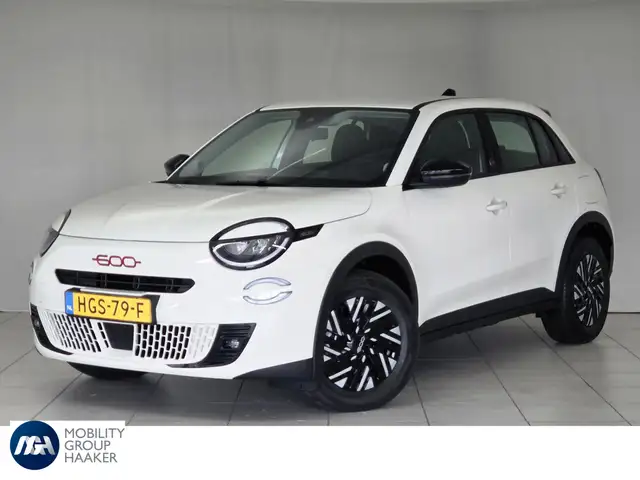Fiat 600e RED 54 kWh | Draadloos Carplay | Apple-Android | A