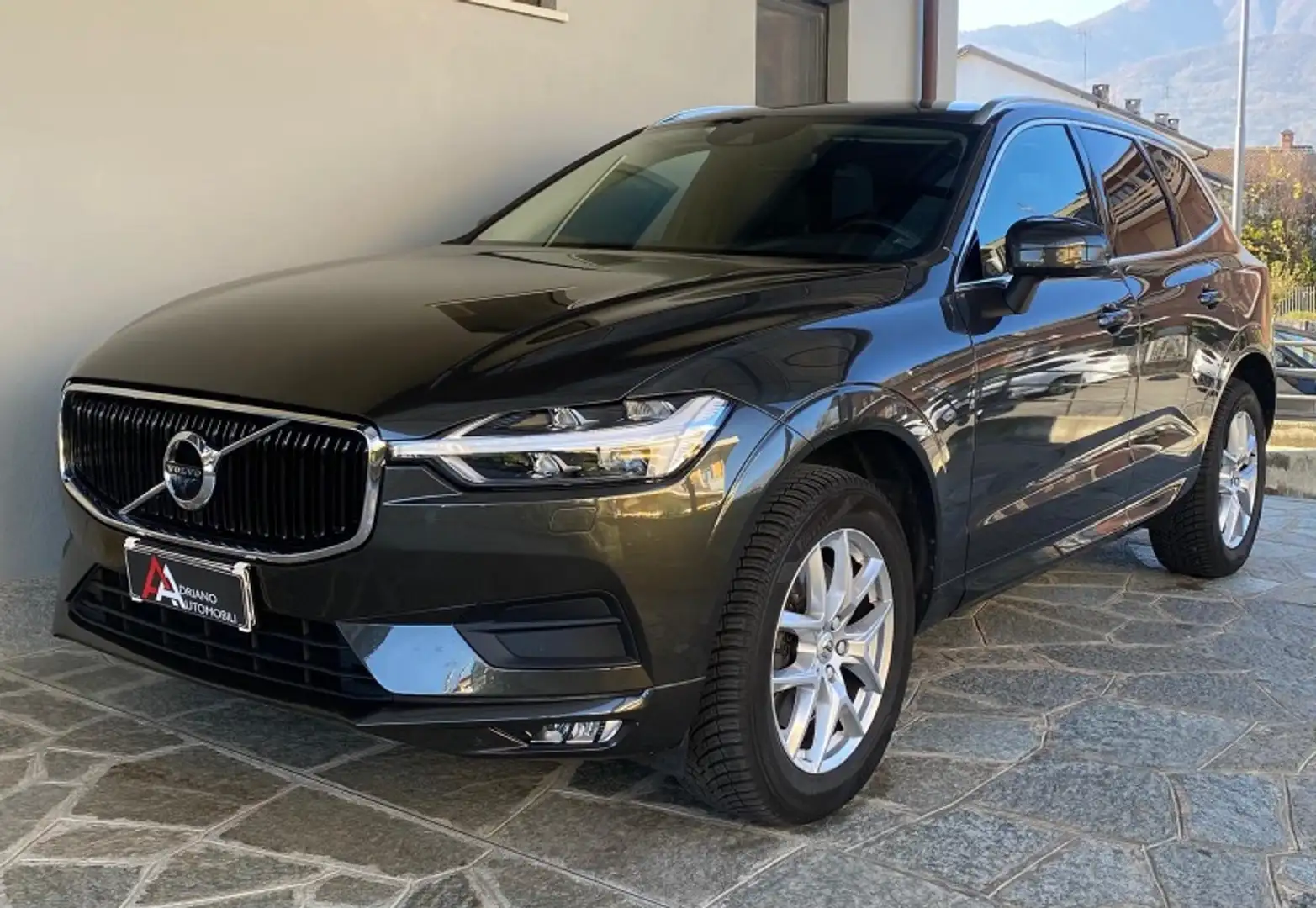 Volvo XC60 2.0 d5 Inscription awd geartronic my18 Grau - 1