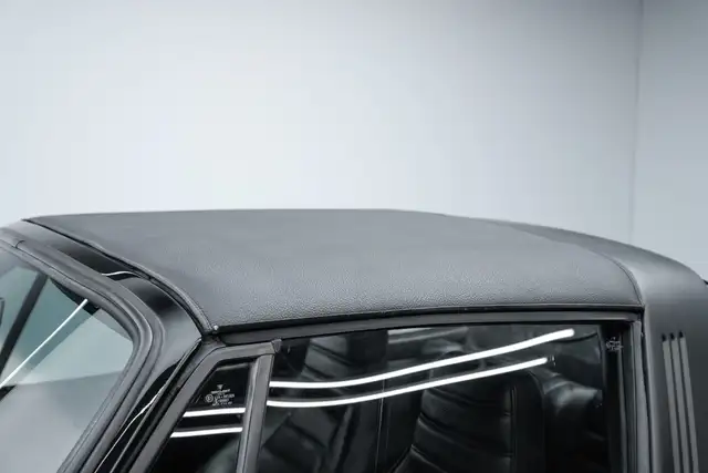 Porsche 911 view 7