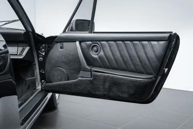 Porsche 911 view 13