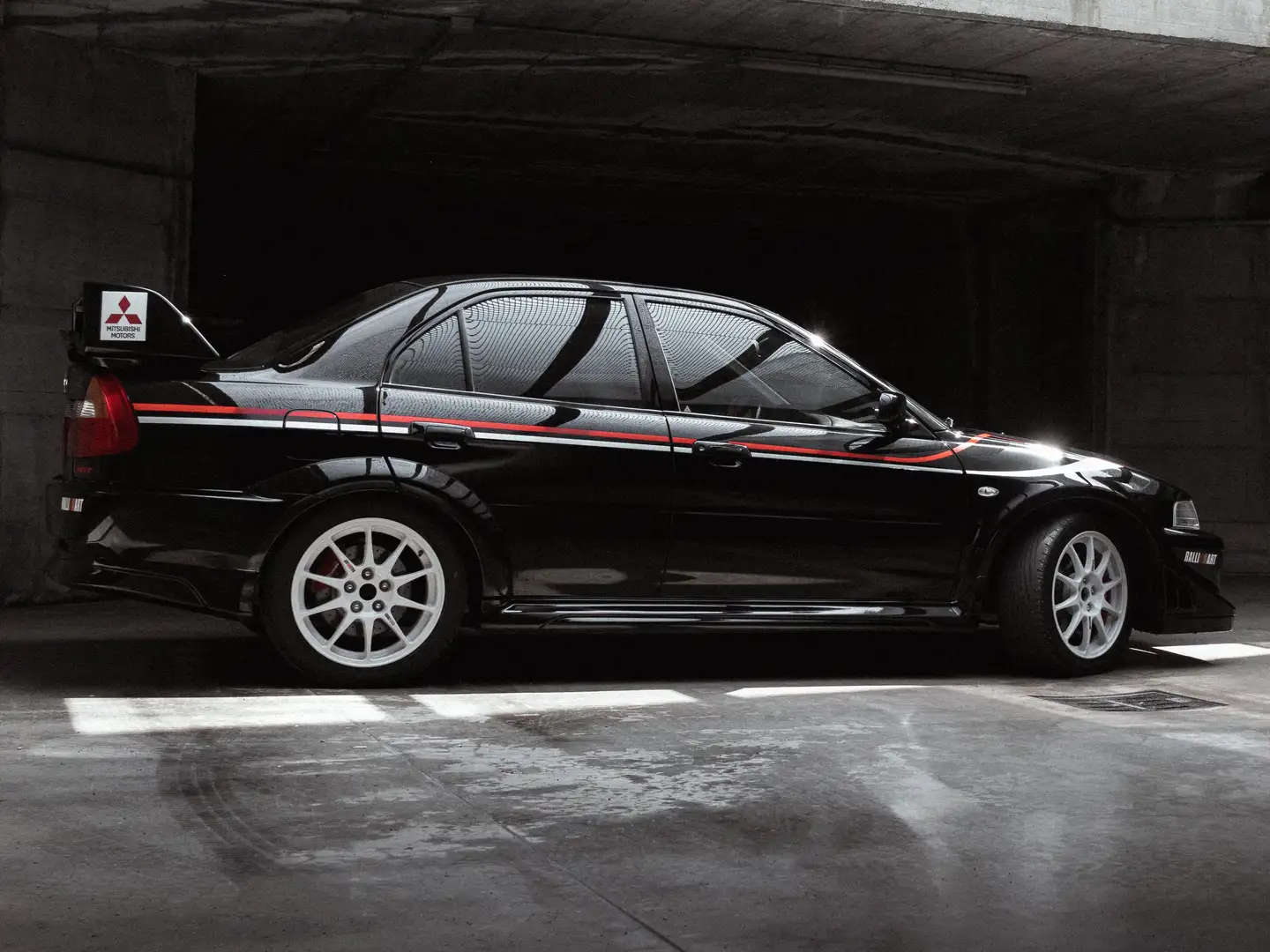 Mitsubishi Lancer Zwart - 2