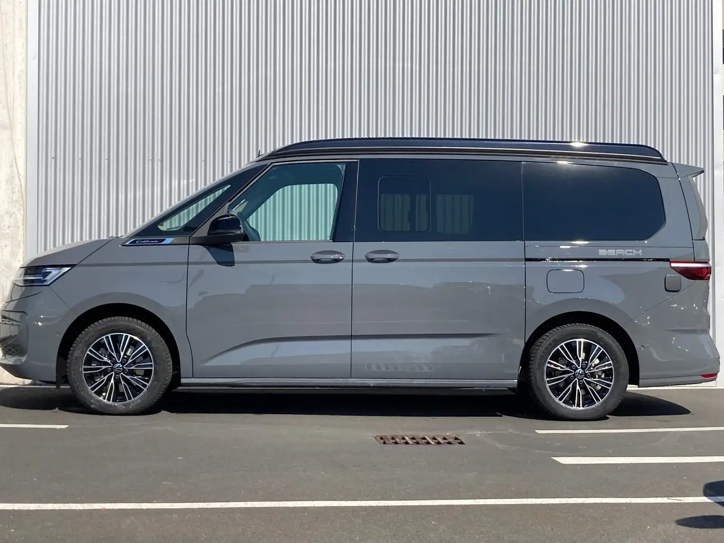 Volkswagen T6 California VW T6 California Beach Camper eHyb. 180 kW 4M Grau - 2