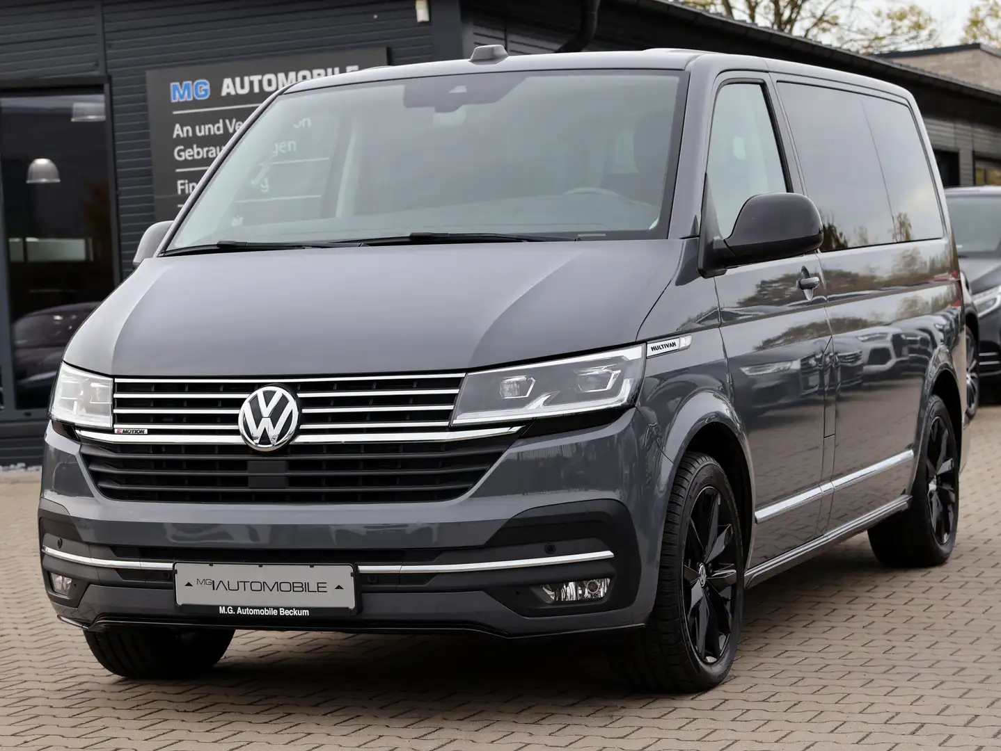 Volkswagen T6.1 Multivan 2.0 TDI DSG 4Motion Generation Six Gris - 2