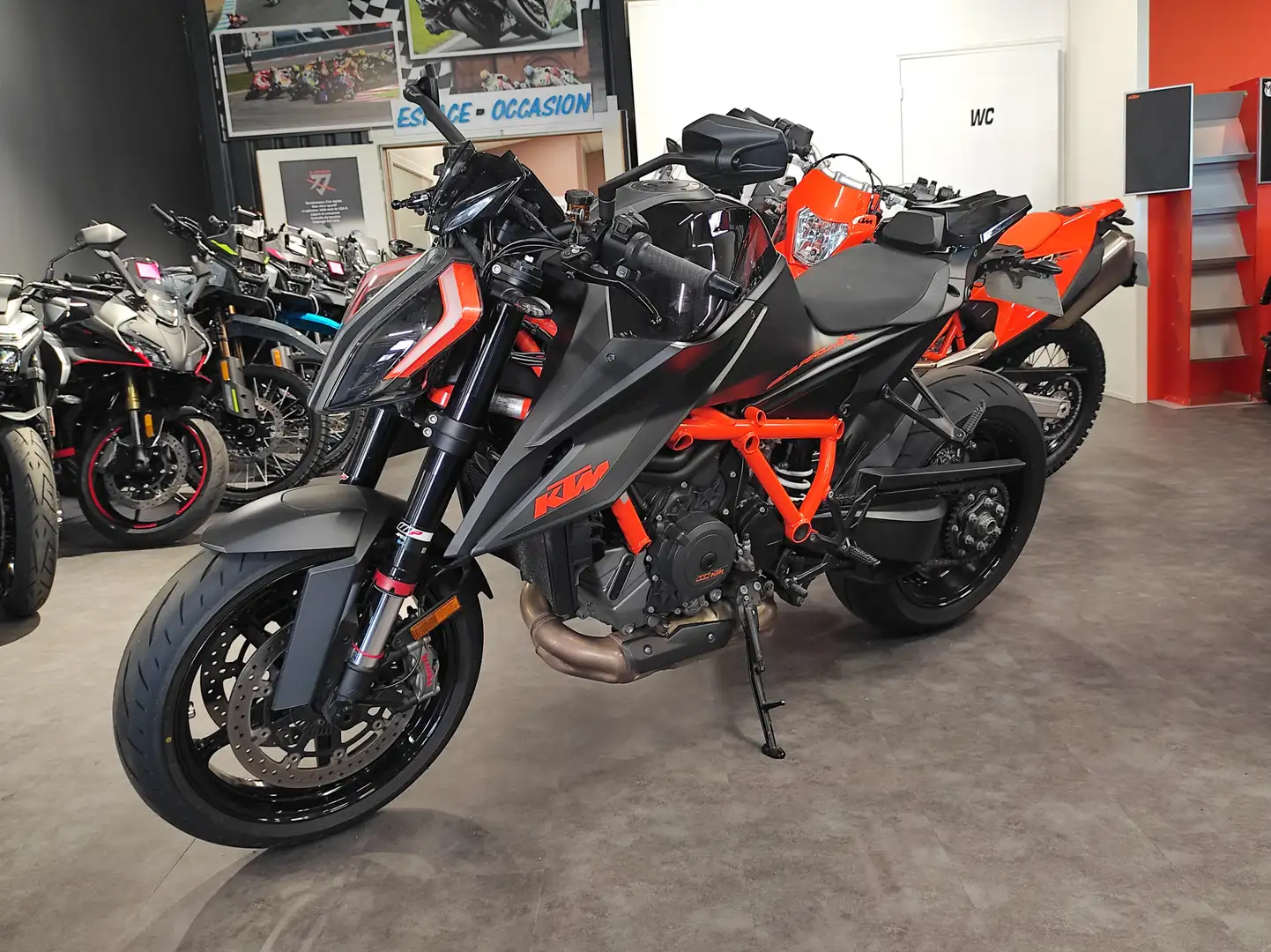 KTM 1290 Super Duke R - 1