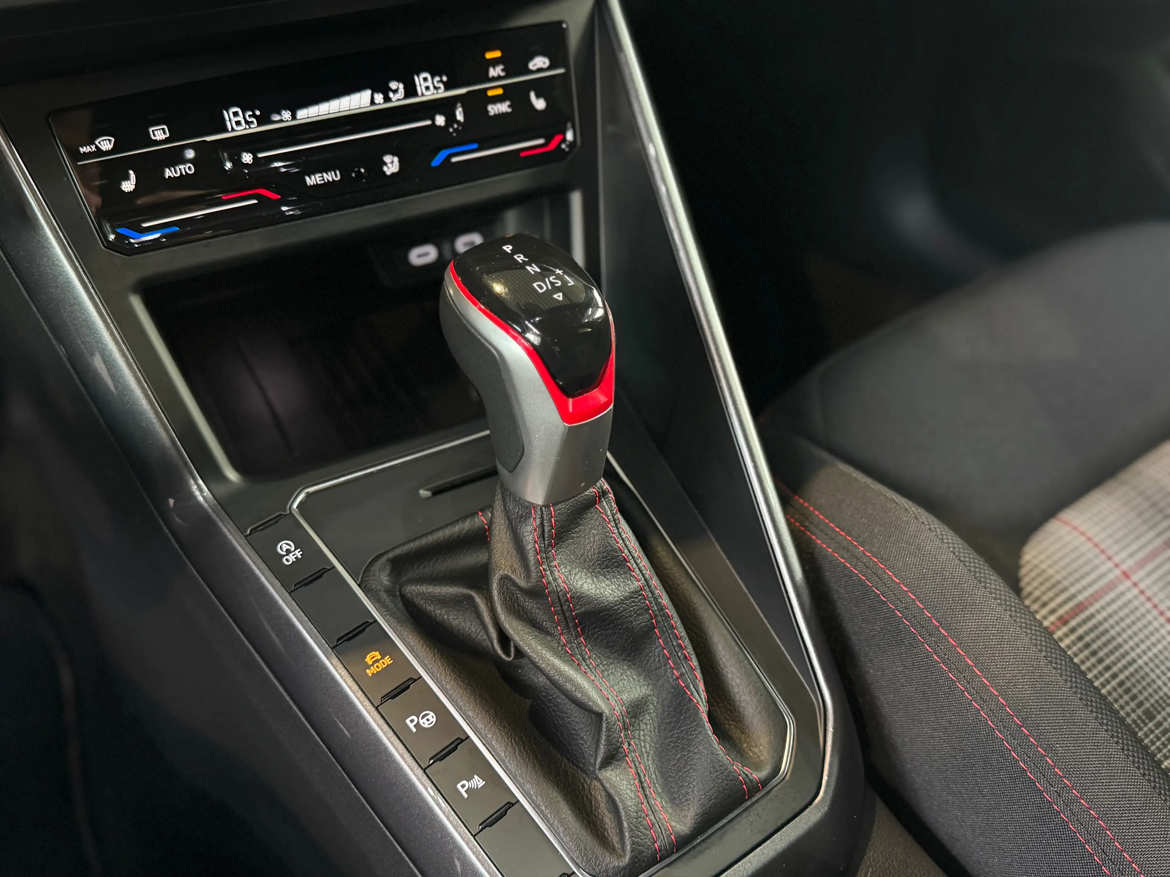 Volkswagen Polo GTI GTI 2.0 TSI DSG — photo 10