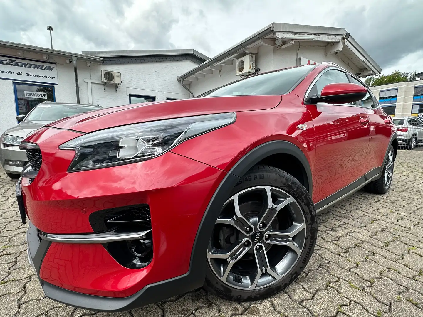 Kia XCeed 1.5 T-GDI Vision+NAVI+KLIMATR+PDC+T.LEDER+LED+SHZ Červená - 1