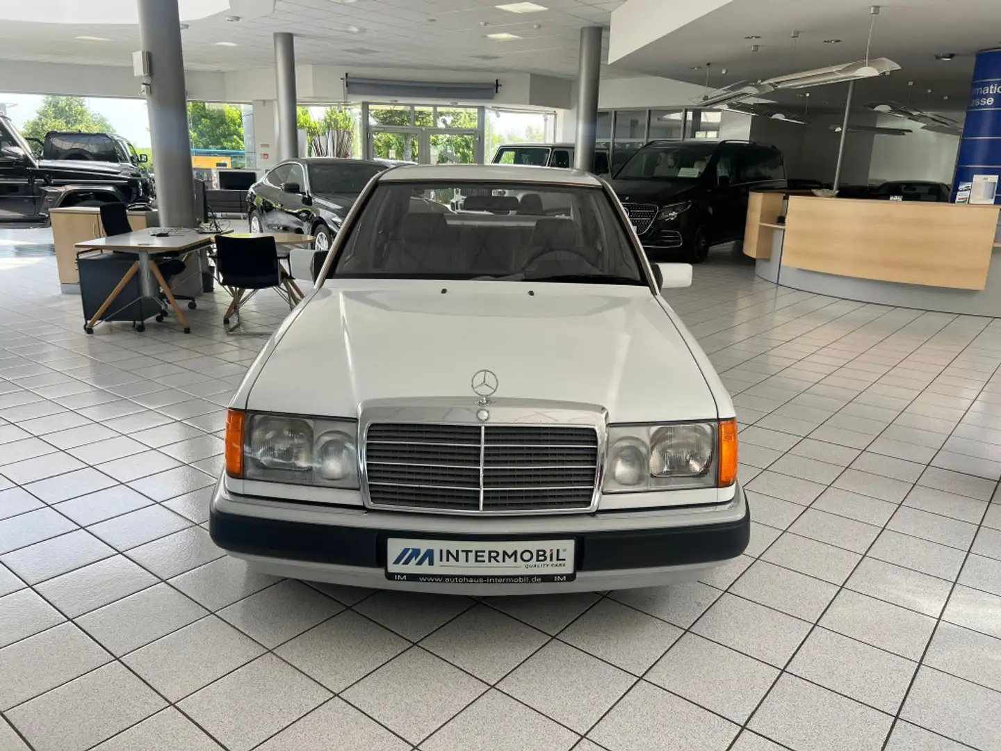 Mercedes-Benz 200 E Lim.*AUT.*KLIMA*TEMPOMAT*KAMERA*OLDTIMER* Blanc - 2