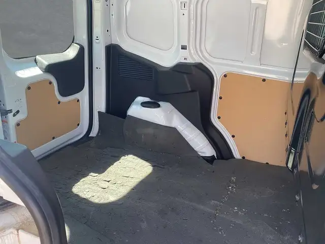 Ford Transit Courier view 5