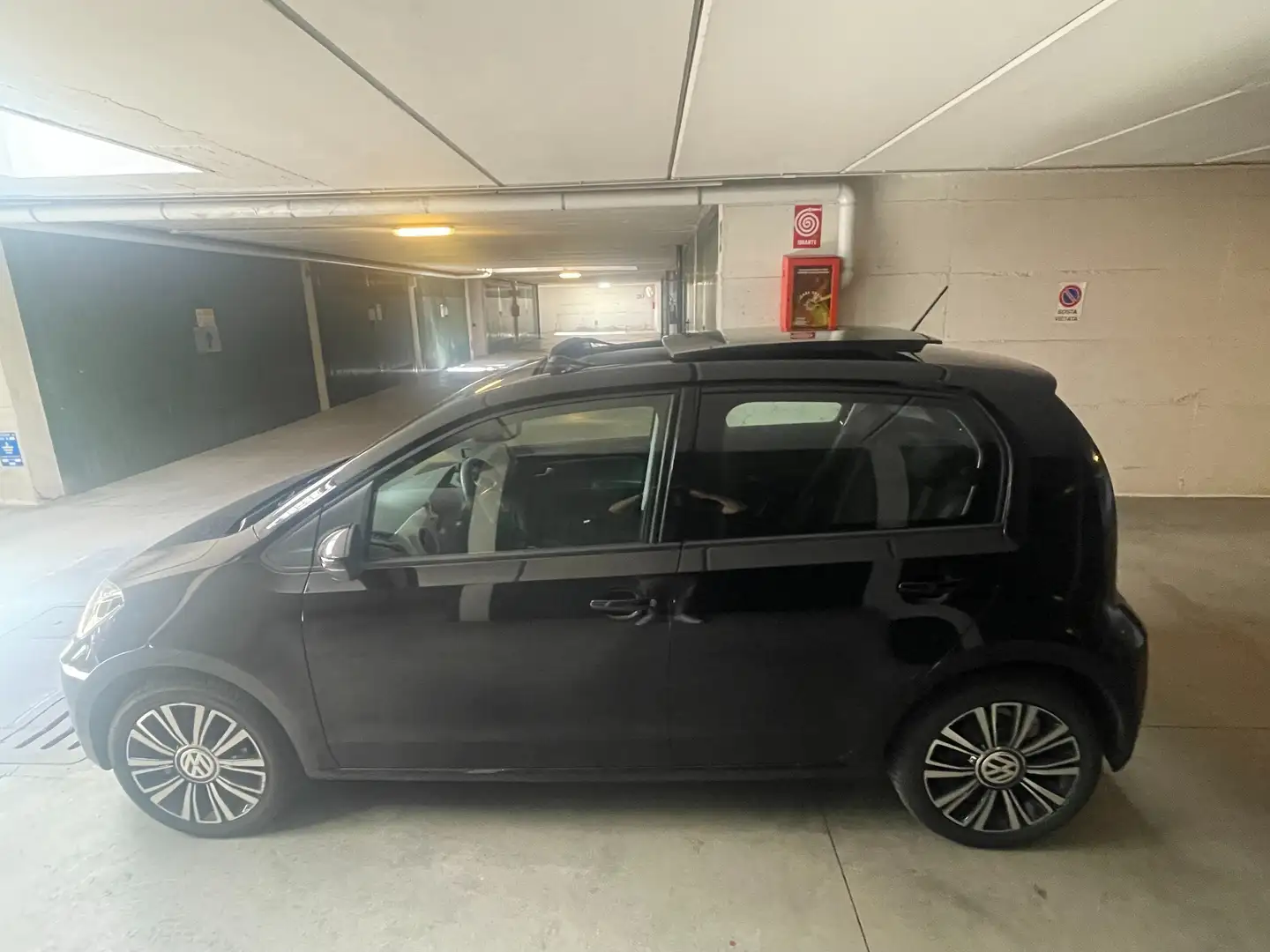 Volkswagen up! up! 5p 1.0 Move up! 75cv asg Nero - 1