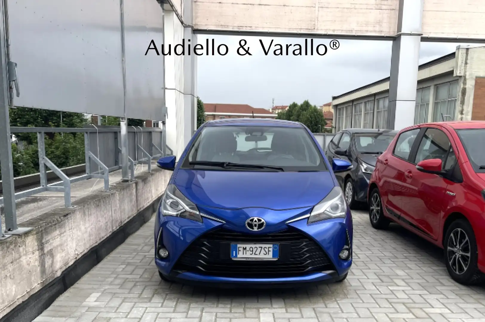 Toyota Yaris 1.0 5 porte Active Blau - 2