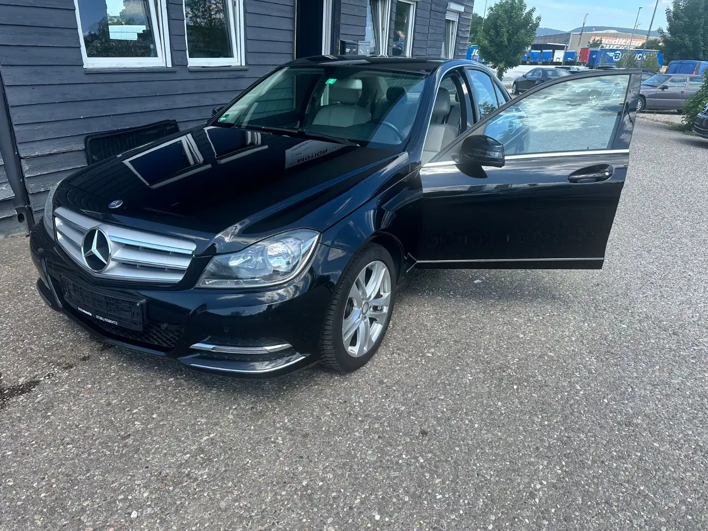 Mercedes-Benz C 220 CDI Lim.  BlueEfficiency AVANTGARDE Fekete - 2