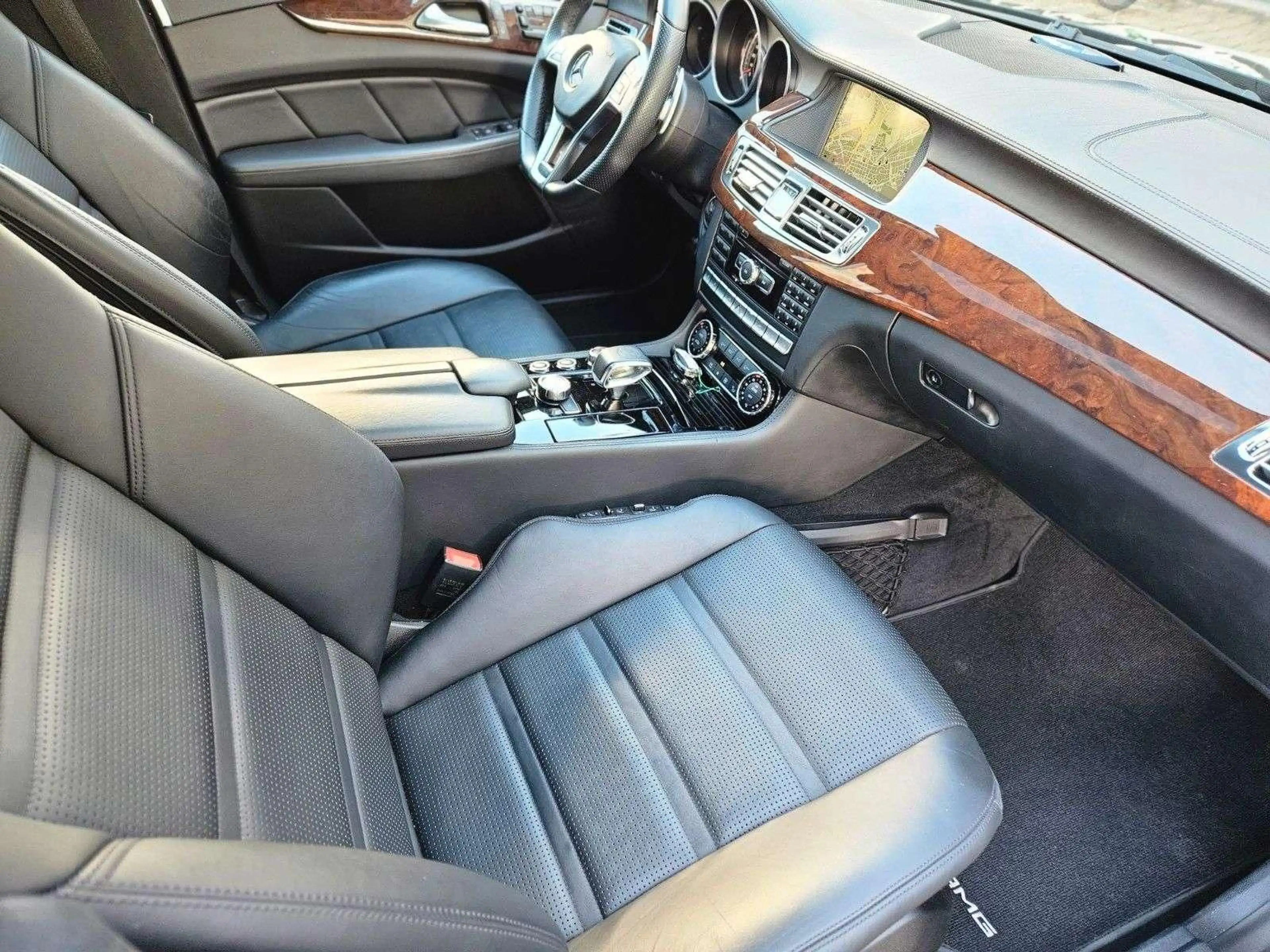 Mercedes-Benz CLS 63 AMG CLS 63 AMG -Shooting Brake-Voll-Massage — photo 9