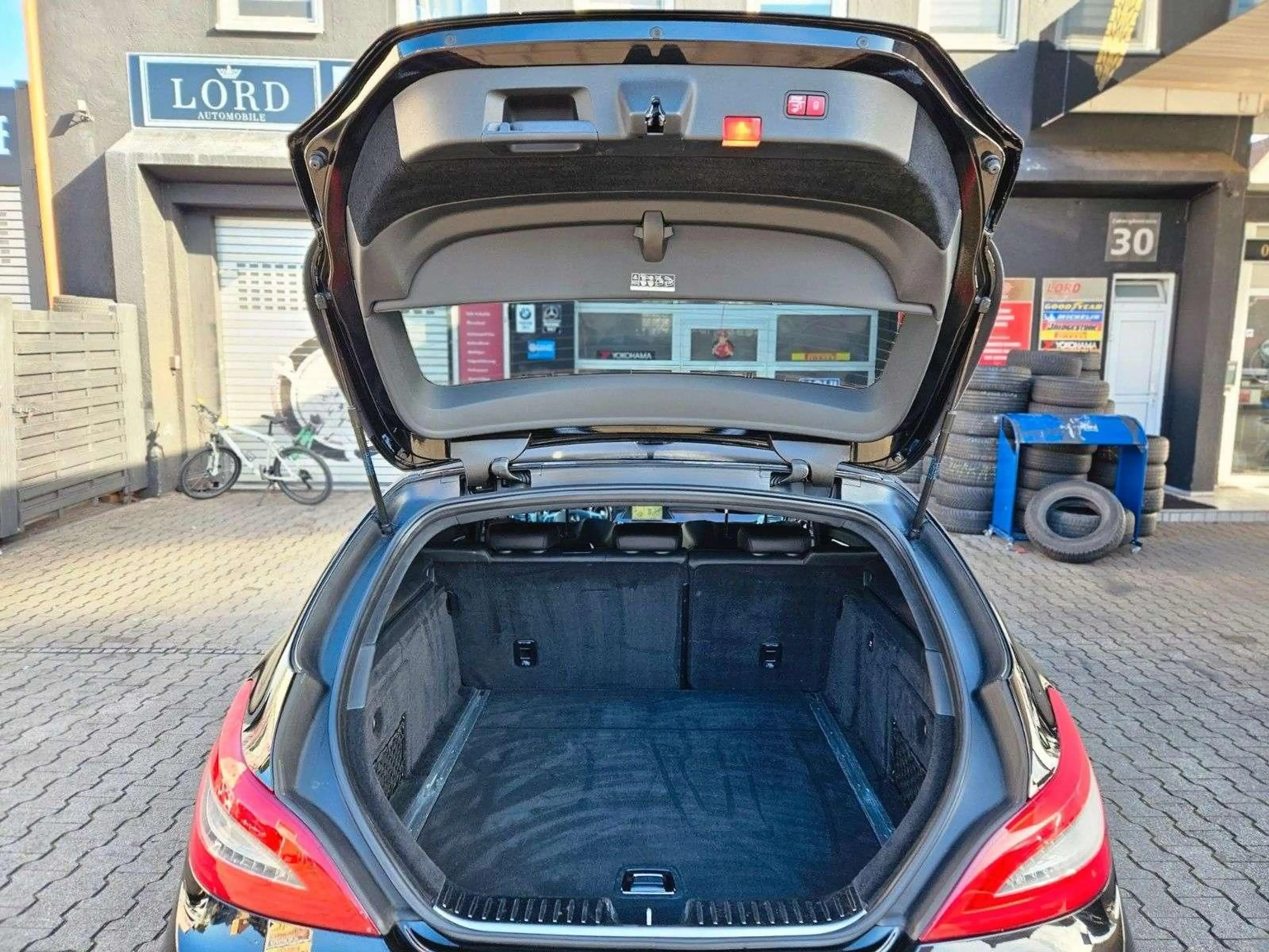 Mercedes-Benz CLS 63 AMG CLS 63 AMG -Shooting Brake-Voll-Massage — photo 10