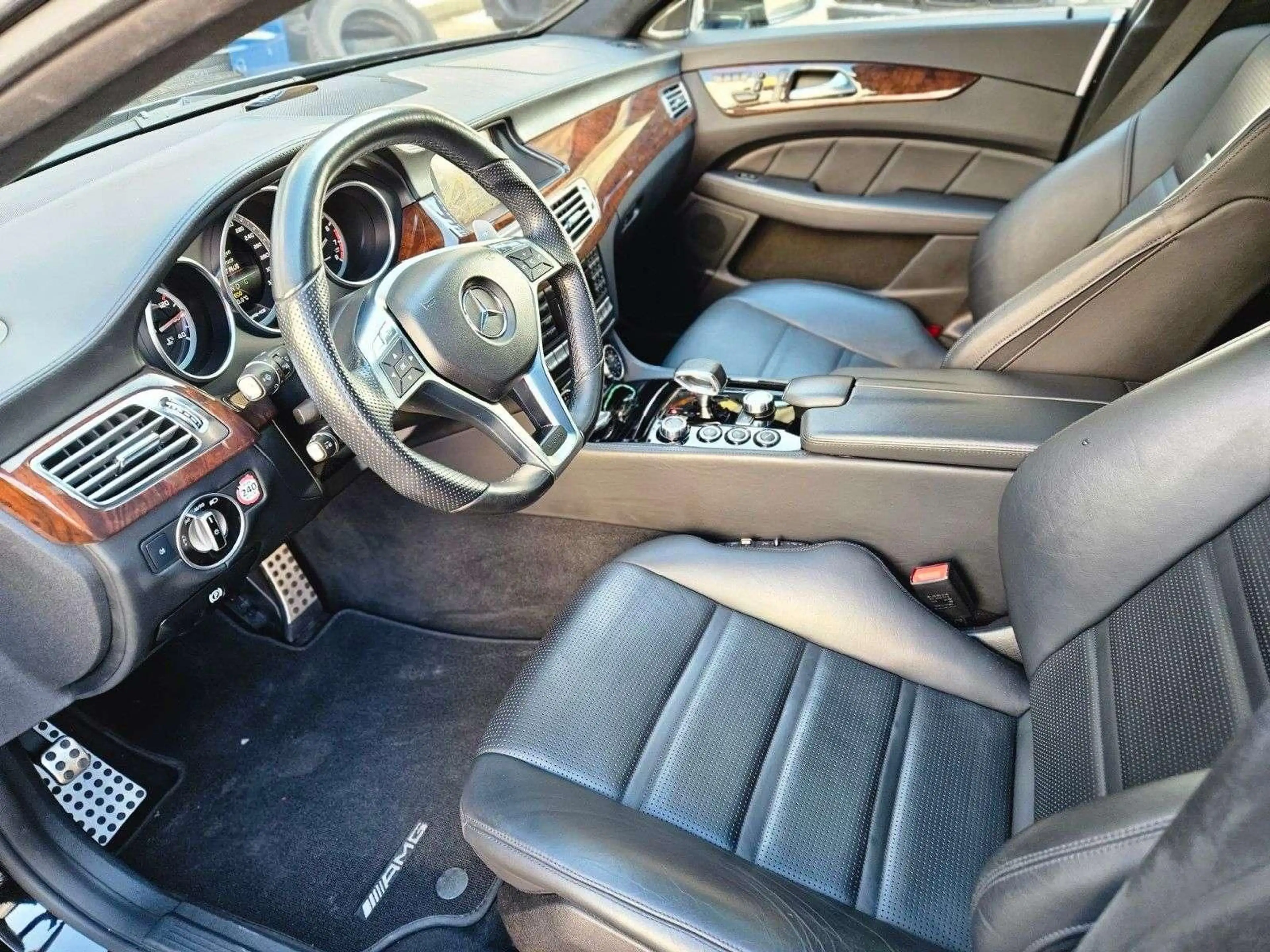 Mercedes-Benz CLS 63 AMG CLS 63 AMG -Shooting Brake-Voll-Massage — photo 13
