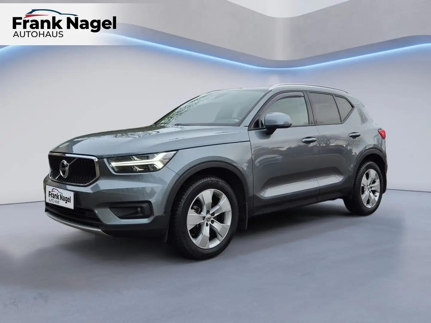 Volvo XC40 T3 Momentum 2WD Gris - 1