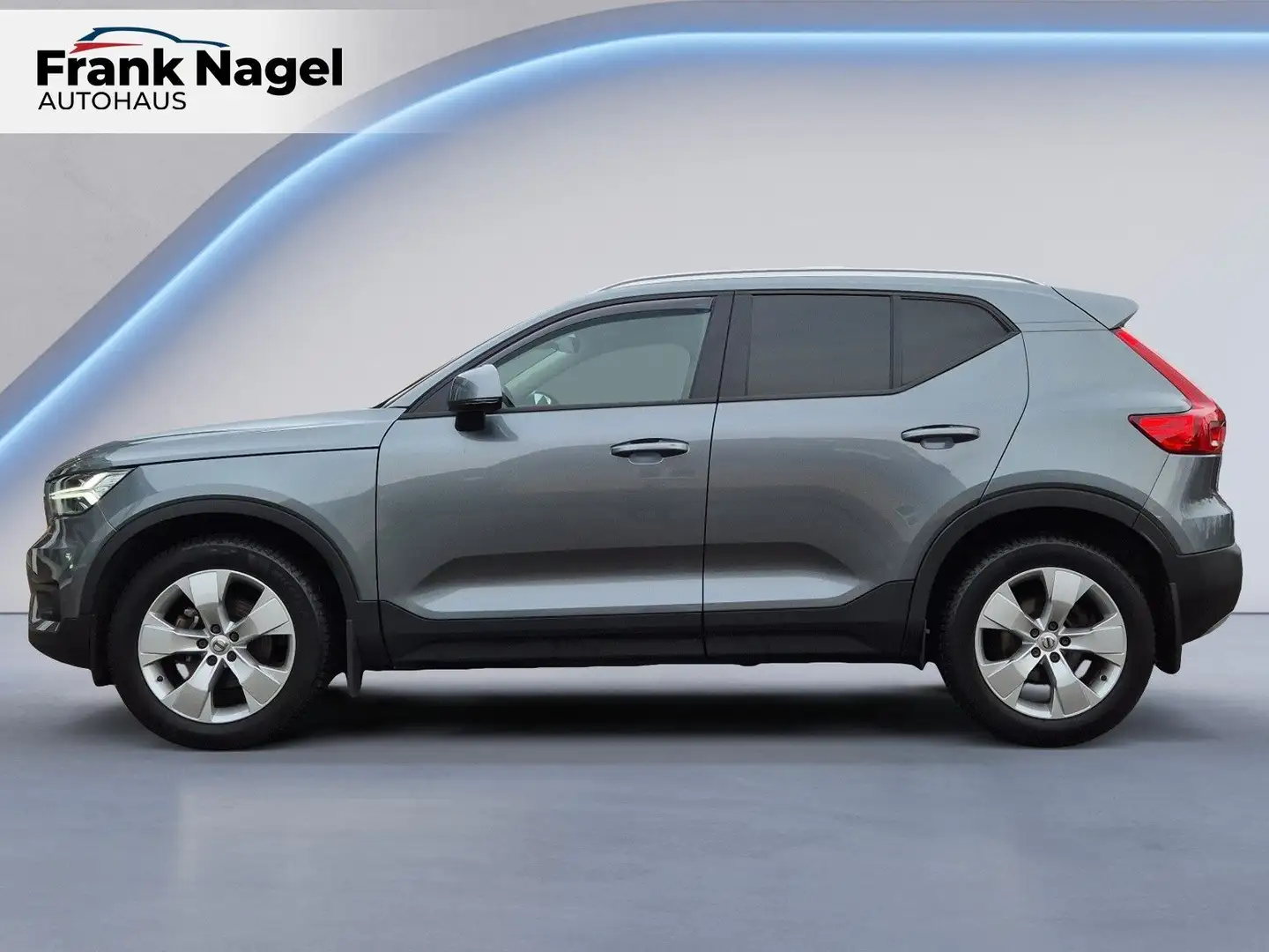 Volvo XC40 T3 Momentum 2WD Gris - 2