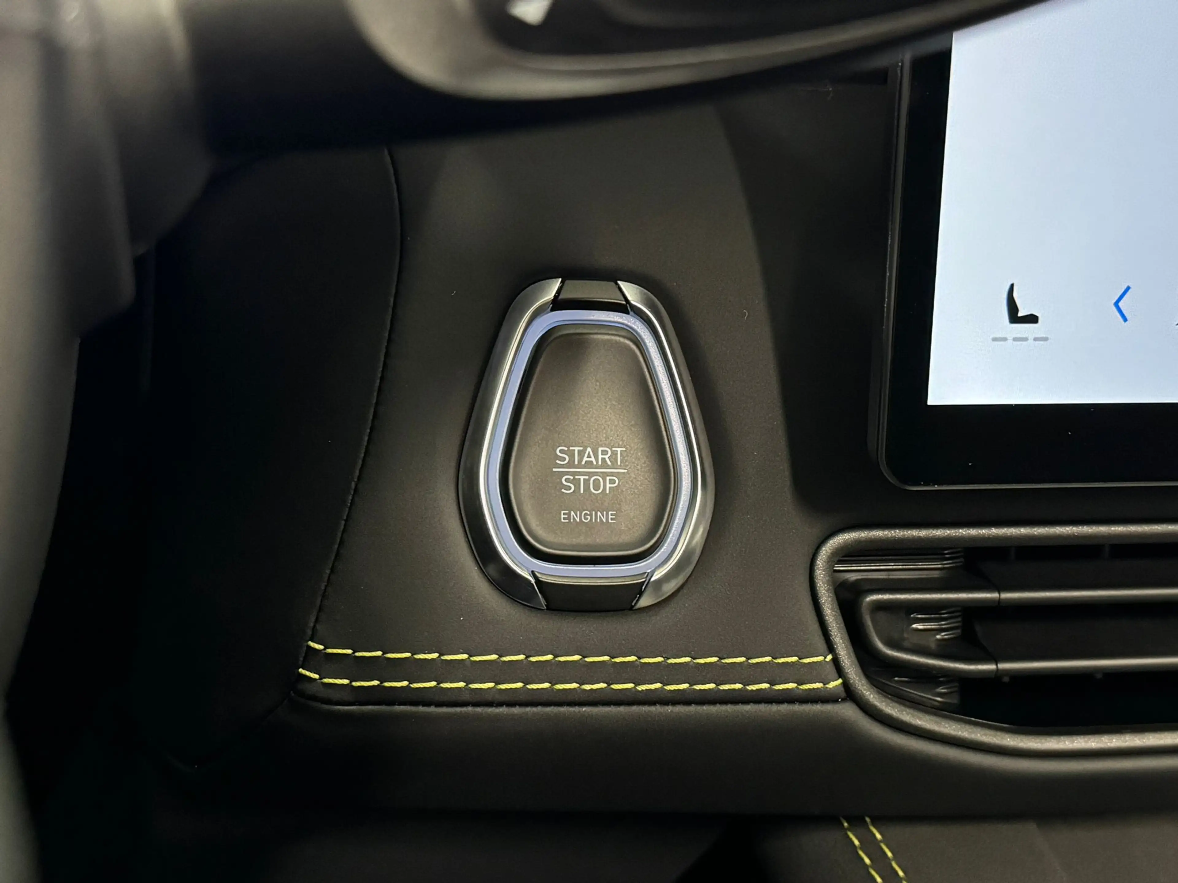 Lynk & Co 01 1.5 More | 360 Camera | Panormadak | Apple Carplay — photo 26